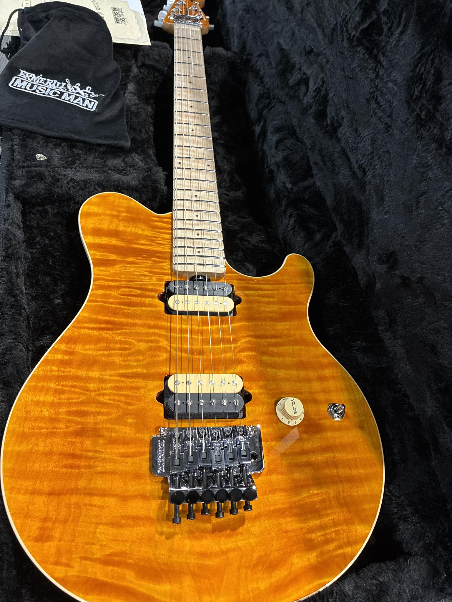 Music Man 30th anniversary Axis guitar arrival