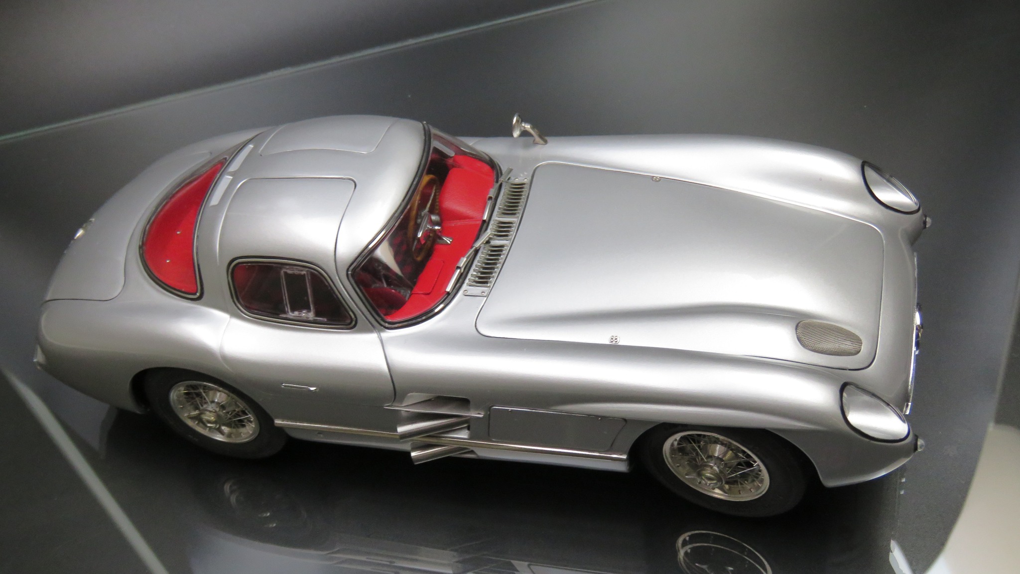 dcclmadeingermany 1955 Mercedes Benz 300 SLR, escala 1/18, CMC