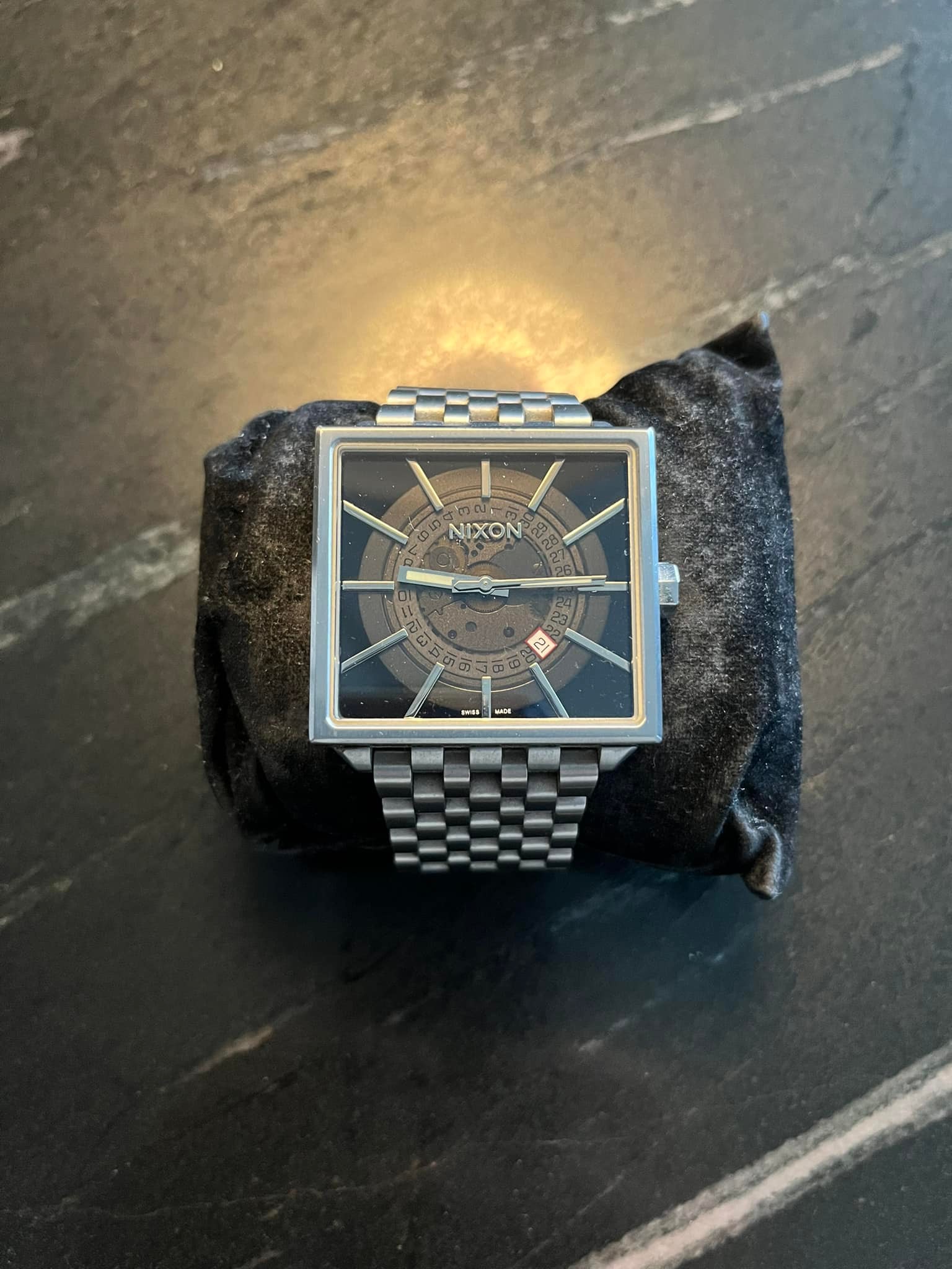 Nixon Zillamatic in almost perfect condition. Box and extra links 