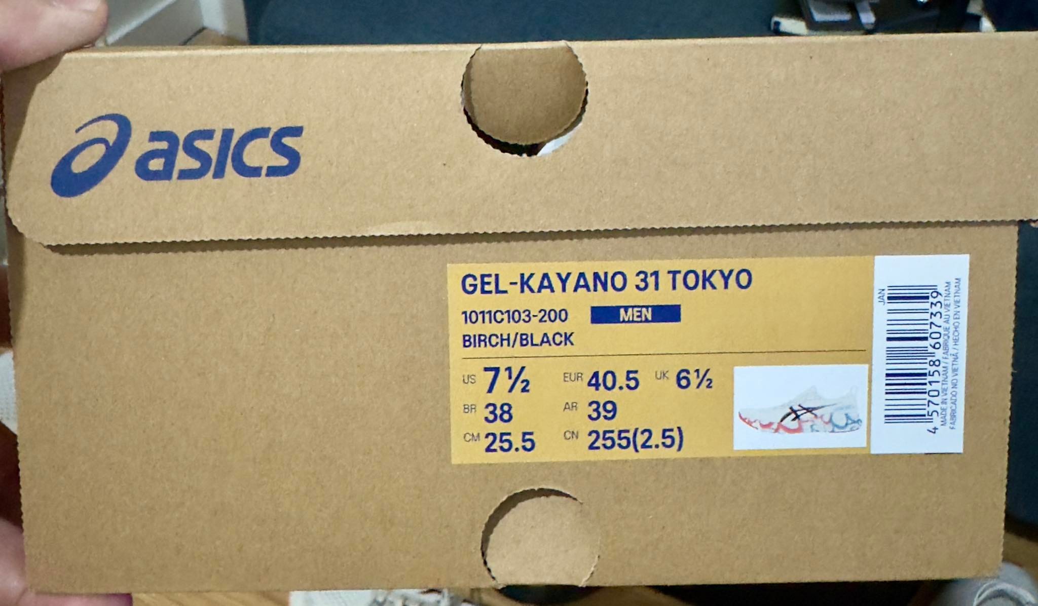 Selling my Asics Gel -Kayano 31 Tokyo Marathon Edition. Bought 