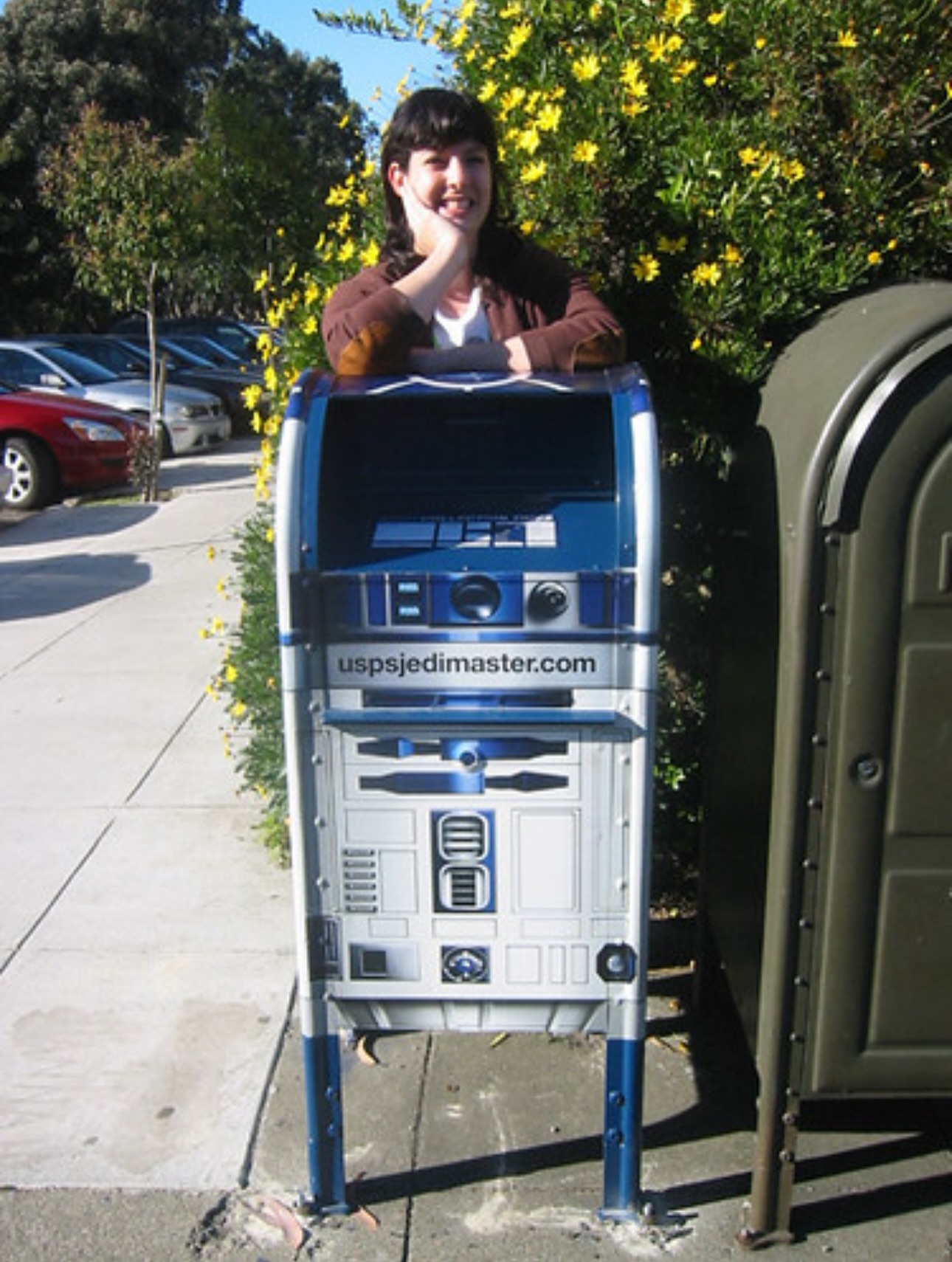 This isn't the droid you're looking for. It's a mailbox. In 2007