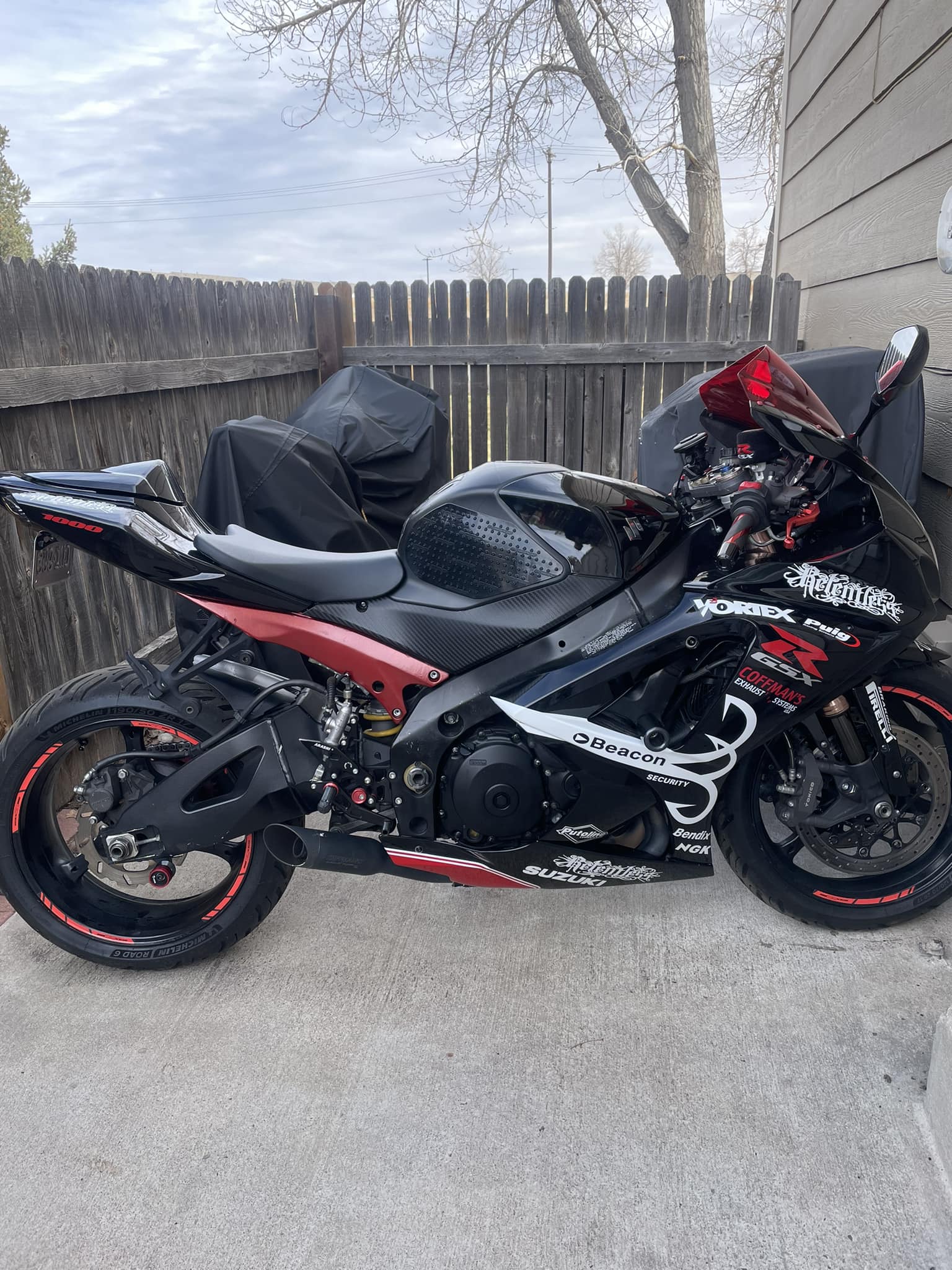 GSX−1000 K8 Suzuki GSX-R K8 1000 motorcycle with 72k miles