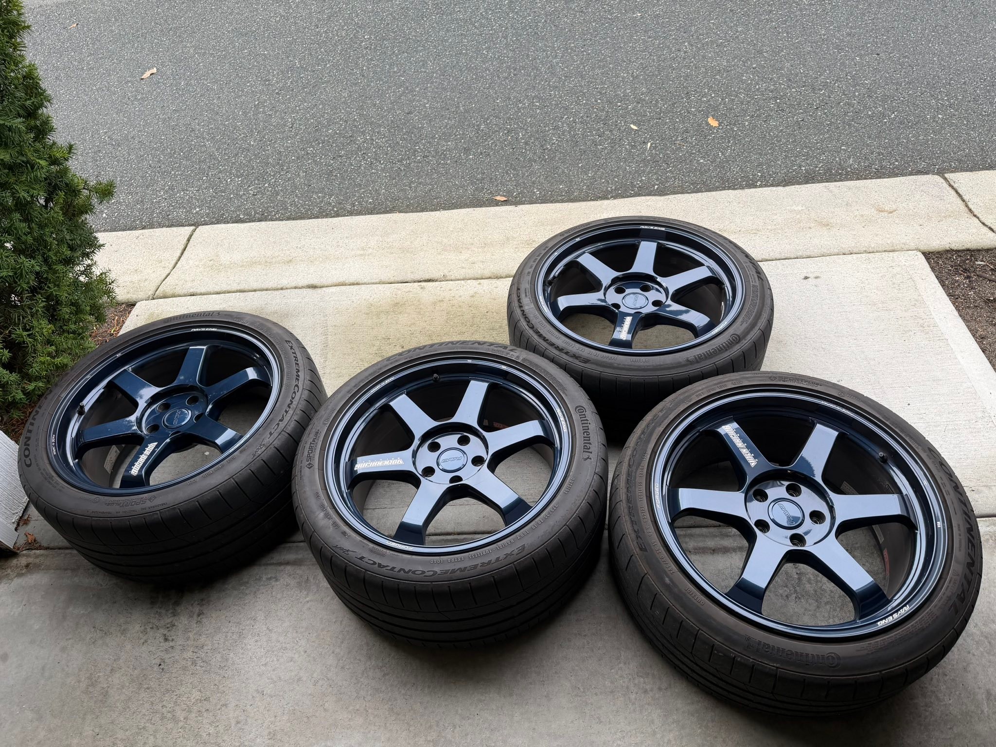 Rays TE37 Ultra M Spec Mag Blue