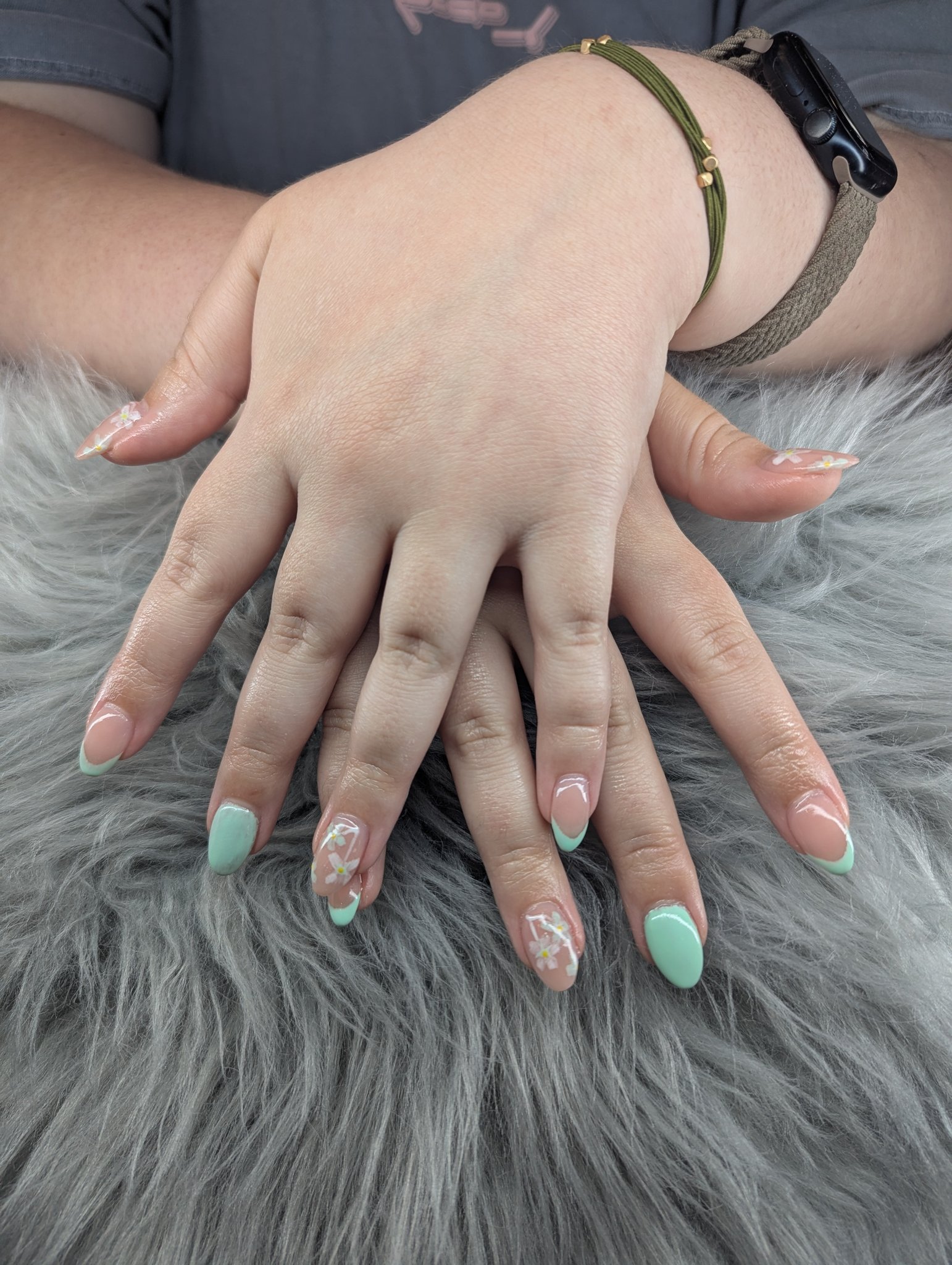 What nail colors go with a teal green wedding dress?