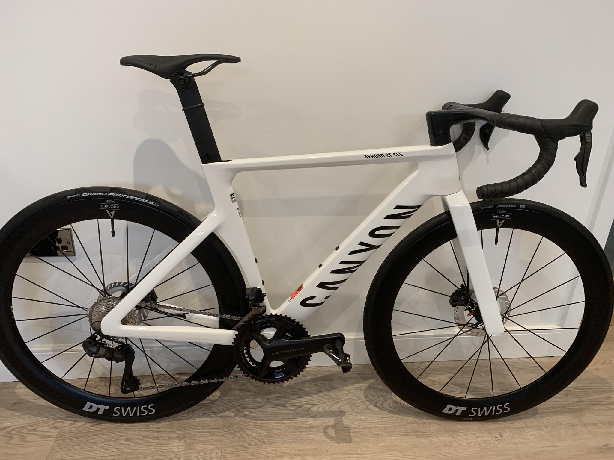 This is my CF SLX Ultegra DI2 Aeroad from 2017. It has a gold 
