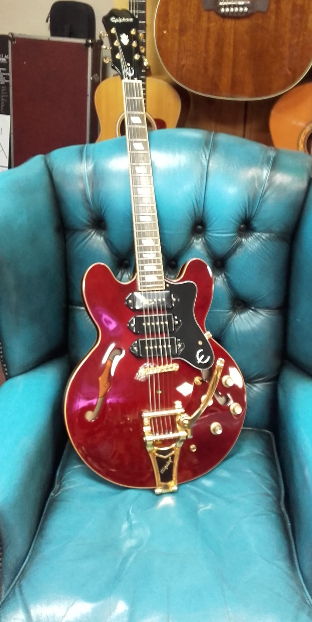 Did you know - Bonehead used the same Epiphone Riviera on every