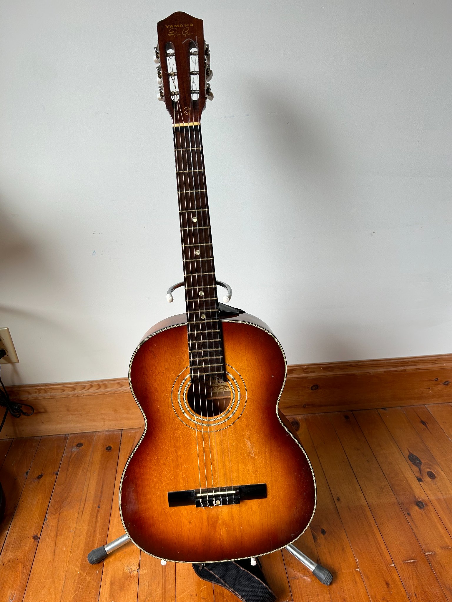 Nippon Gakki Yamaha No.10 dynamic all wood guitar
