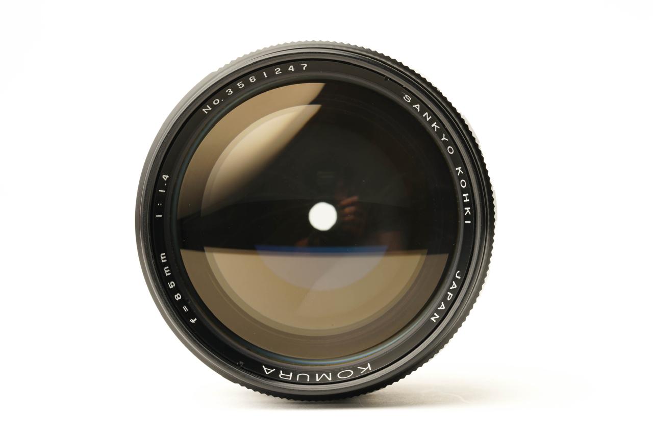 Komura 85mm f/1.4 lens review and features