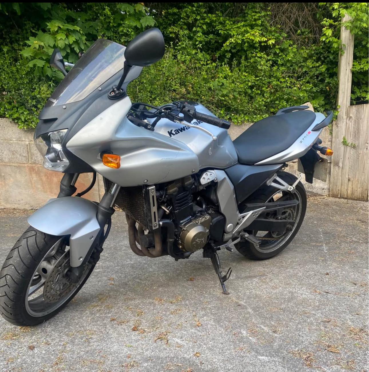 ハッチ。 How to improve safety and handling of 2006 Kawasaki Z750S on a budget?
