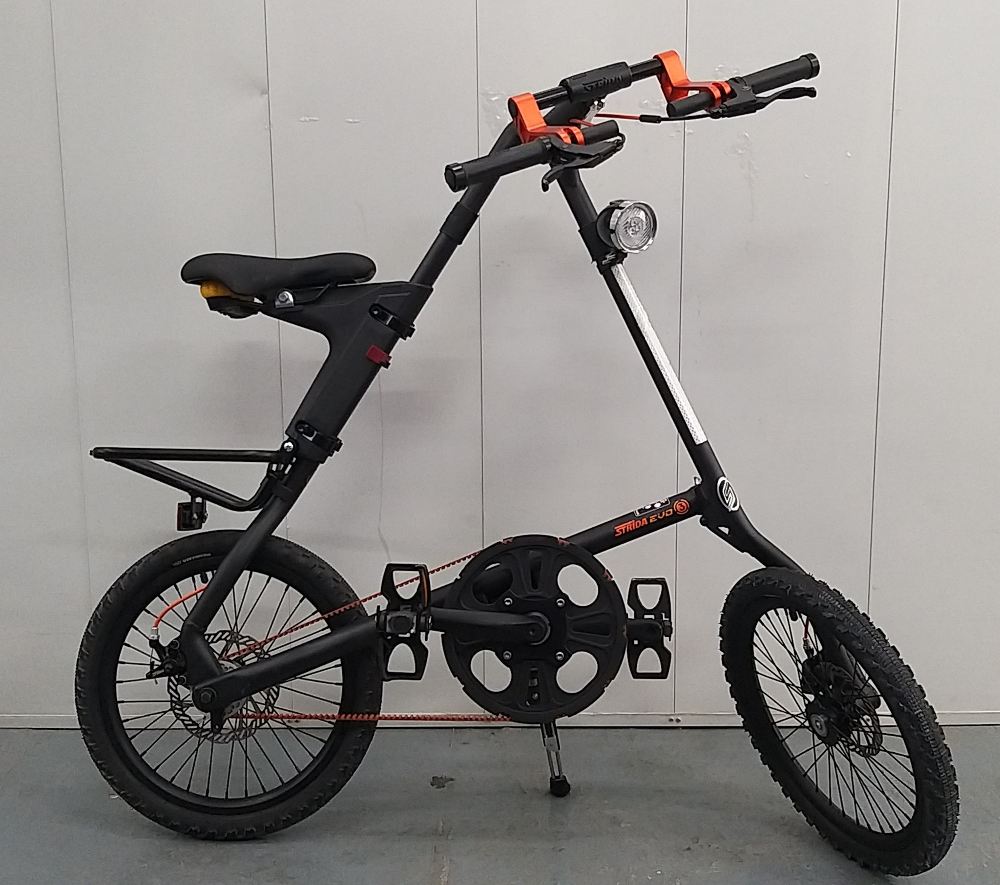 Customized evo 3 speed bike with crossroad tyres
