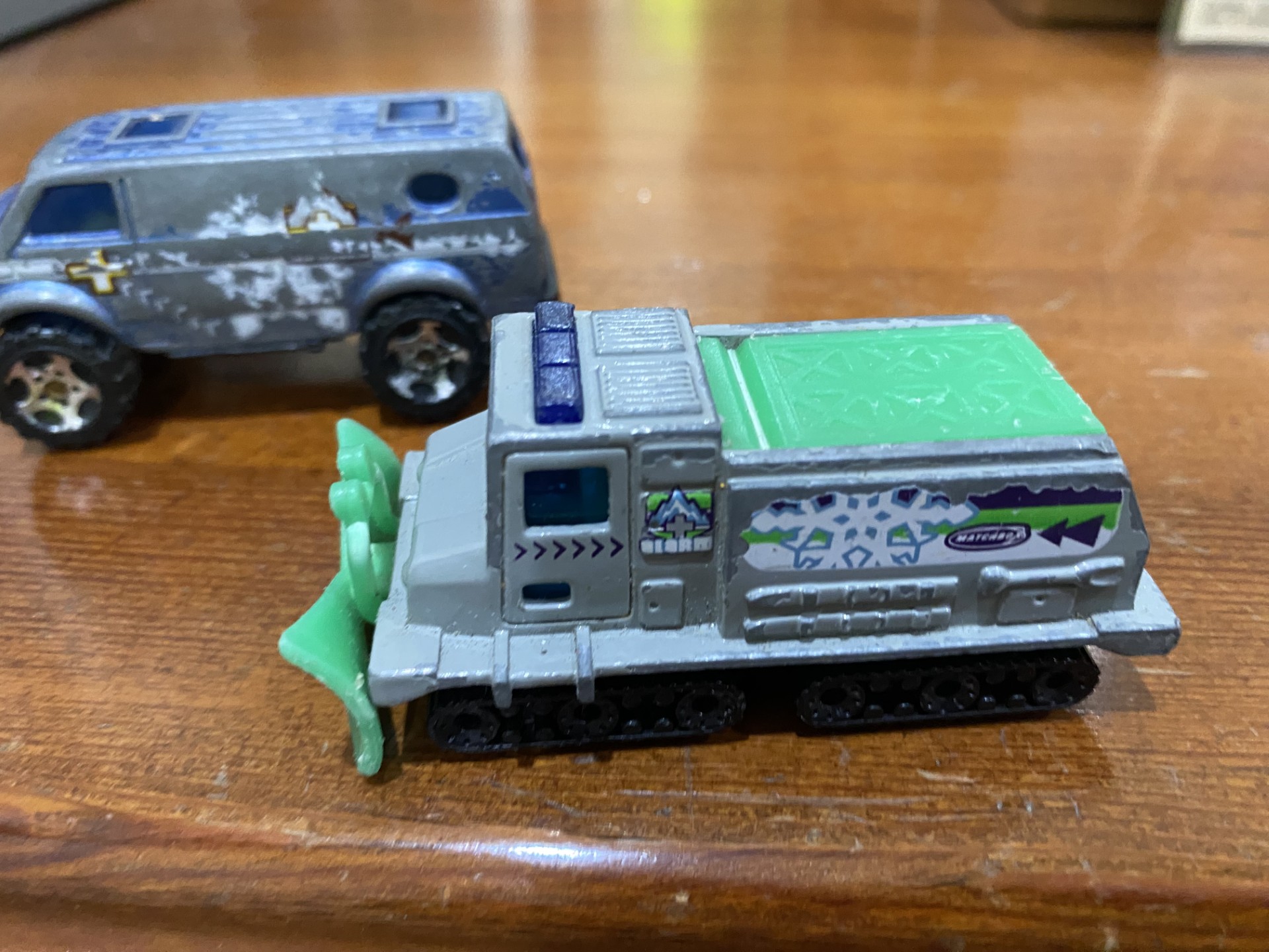 スポーツ 1998 vanmark 1981 Matchbox 4x4 Chevy van and 1998 Matchbox snow groomer for sale