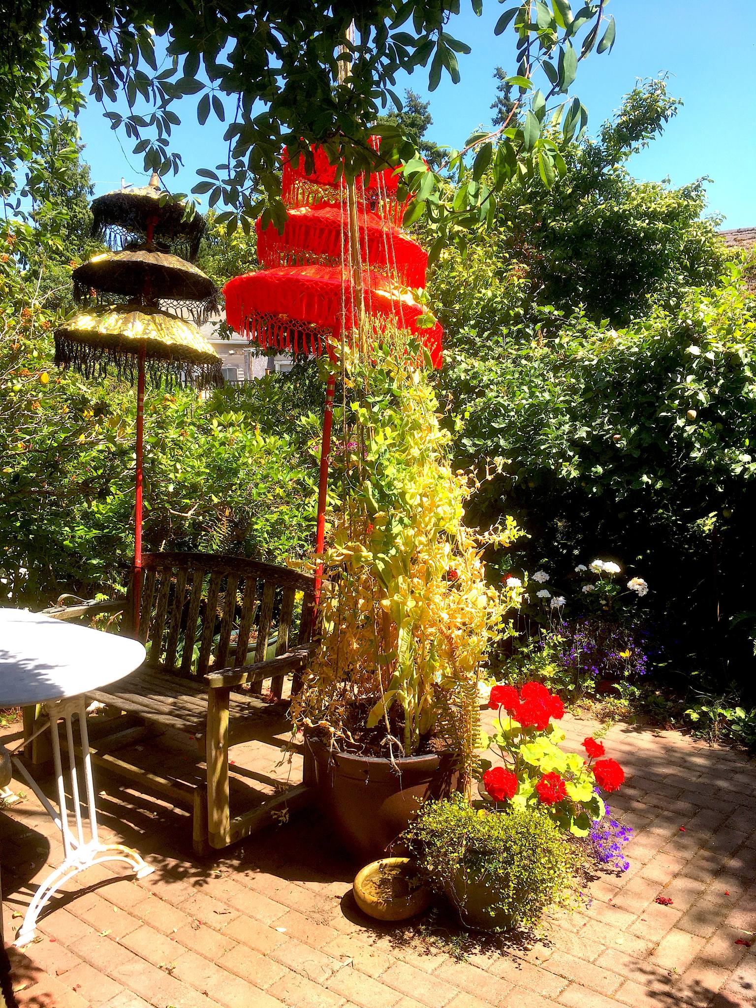 inside out patio umbrella Automatic with Remote Control its lightweight design weighs only 11.88 pounds Inside Out Striped 9 Ft