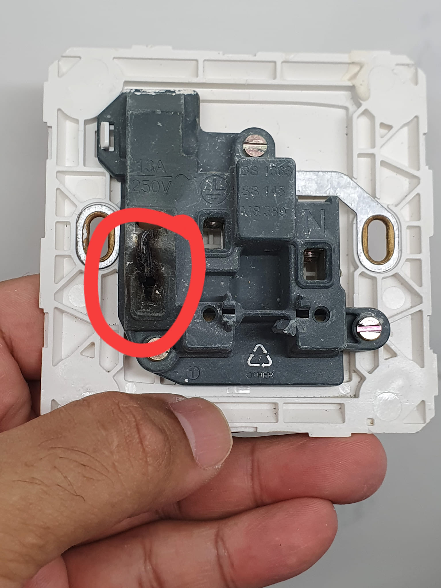 why is my mr fog switch hissing Fixed sound issue with electrician's faulty installation Variant:Claus (Peach, Mango, Pineapple, Grape) Buy Trollz Flavored E-liquid Switch:Slix Disposable Vape