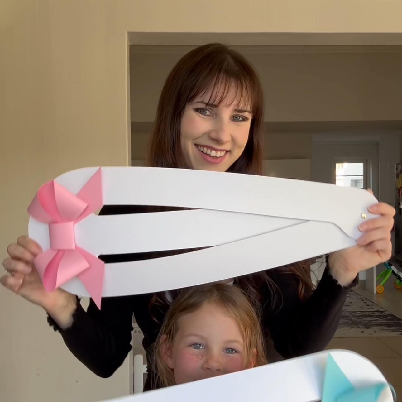 Make your own DIY unicorn hair clip holder with me 🦄 In this full step ...