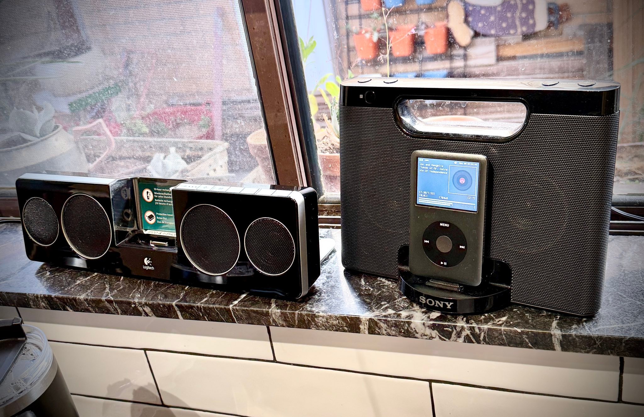 Logitech speaker dock for ipod classic review display picture 1