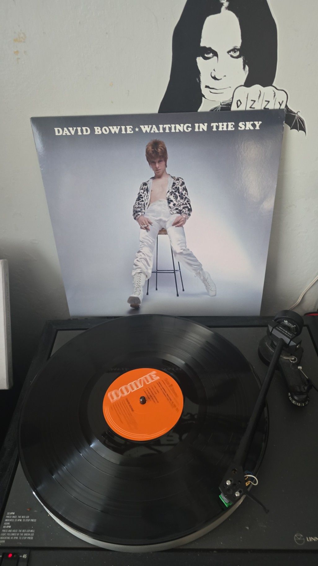 David Bowie- waiting in the sky