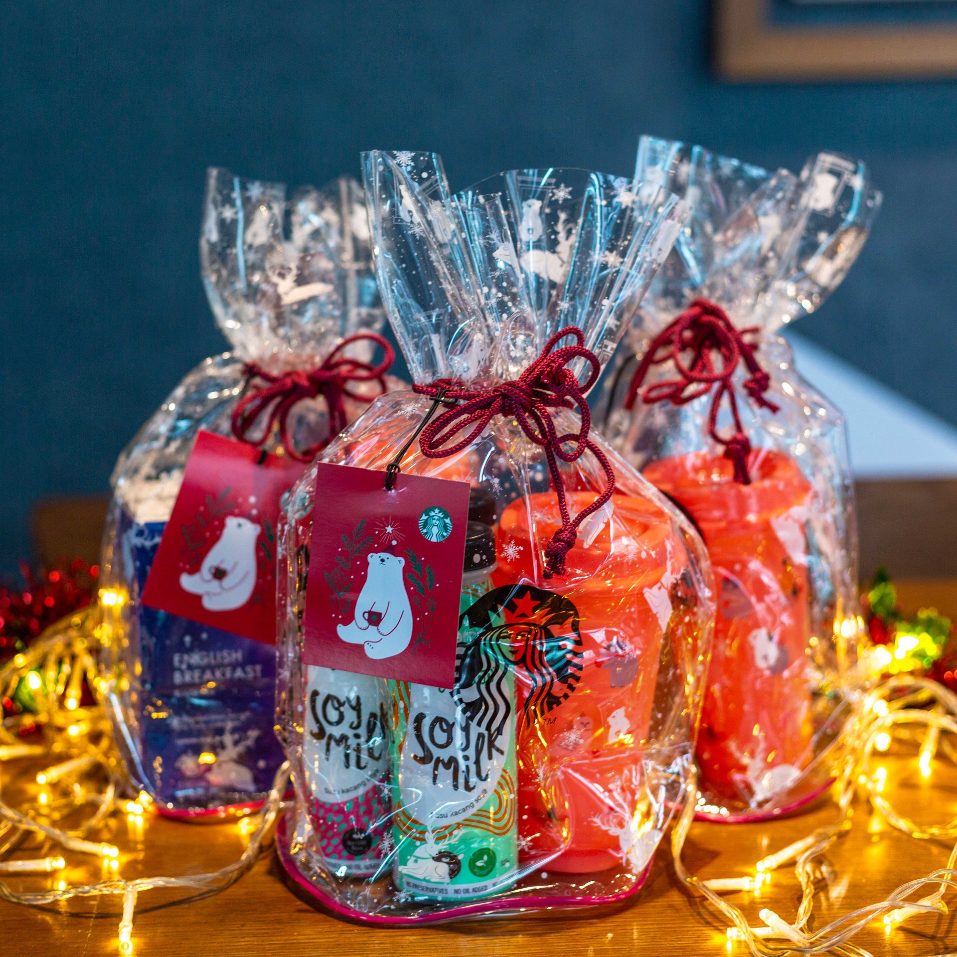 Starbucks Malaysia Holiday Gifts A B C Gifts Are On The Way Gift Your Close Friends And Family A Holiday Gift Set That Is Retailing At Rm45 And Available In