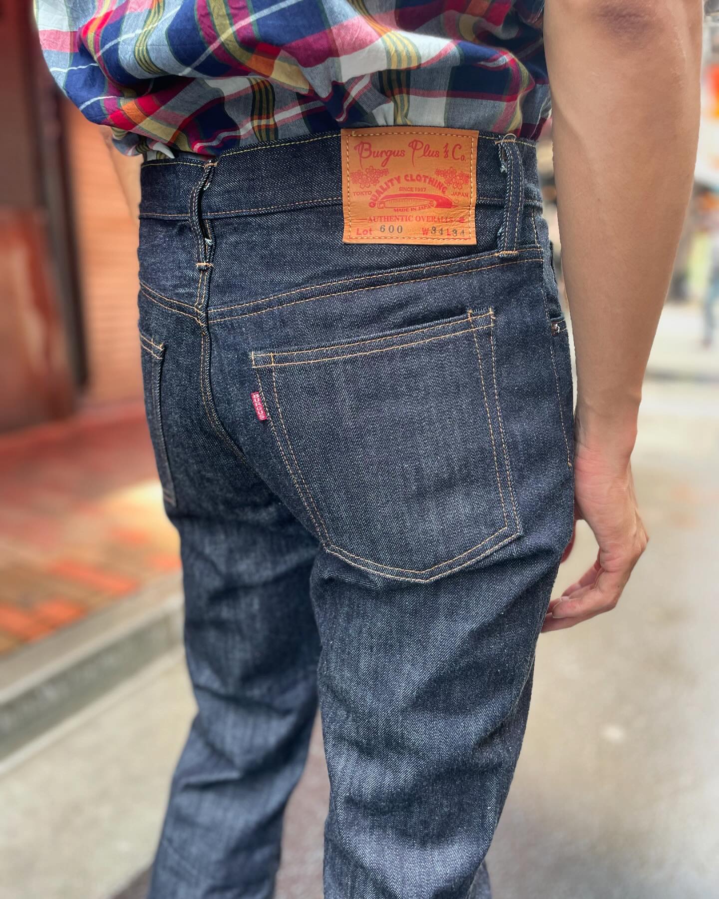 BURGUS PLUS lot 600 14 2oz Regular Denim Zip Fly Boot cut lot 600-07 color 01 price 15,950 おはようございます ヒノヤ本店 濱中です シルエットはブーツカットならではの王道的フィット 使用するインディゴは通称 海軍紺 と呼ばれる赤味が少ない特濃