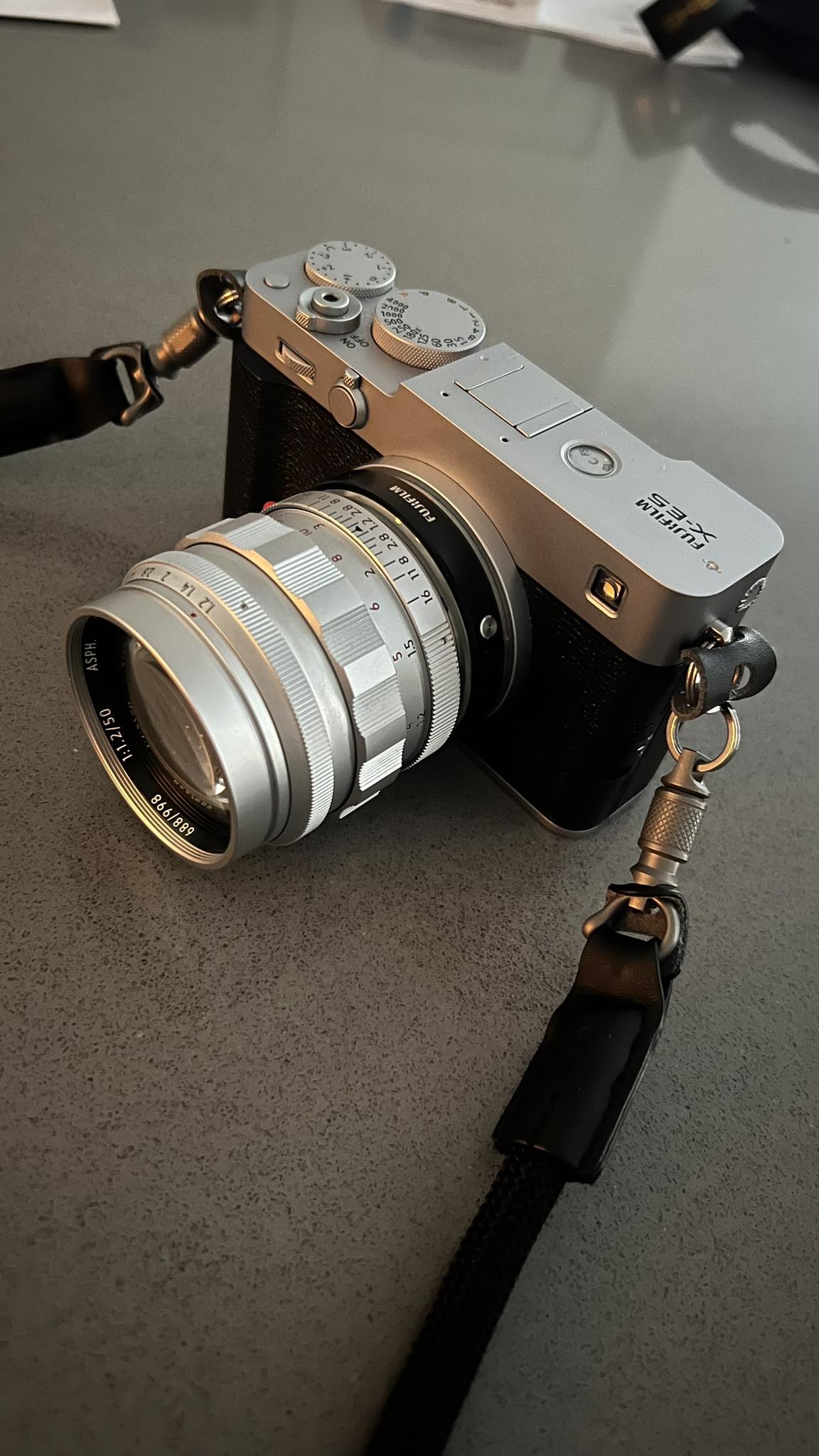 Leotax Leonon 5cm ƒ/2 lens review with unique etched bokeh