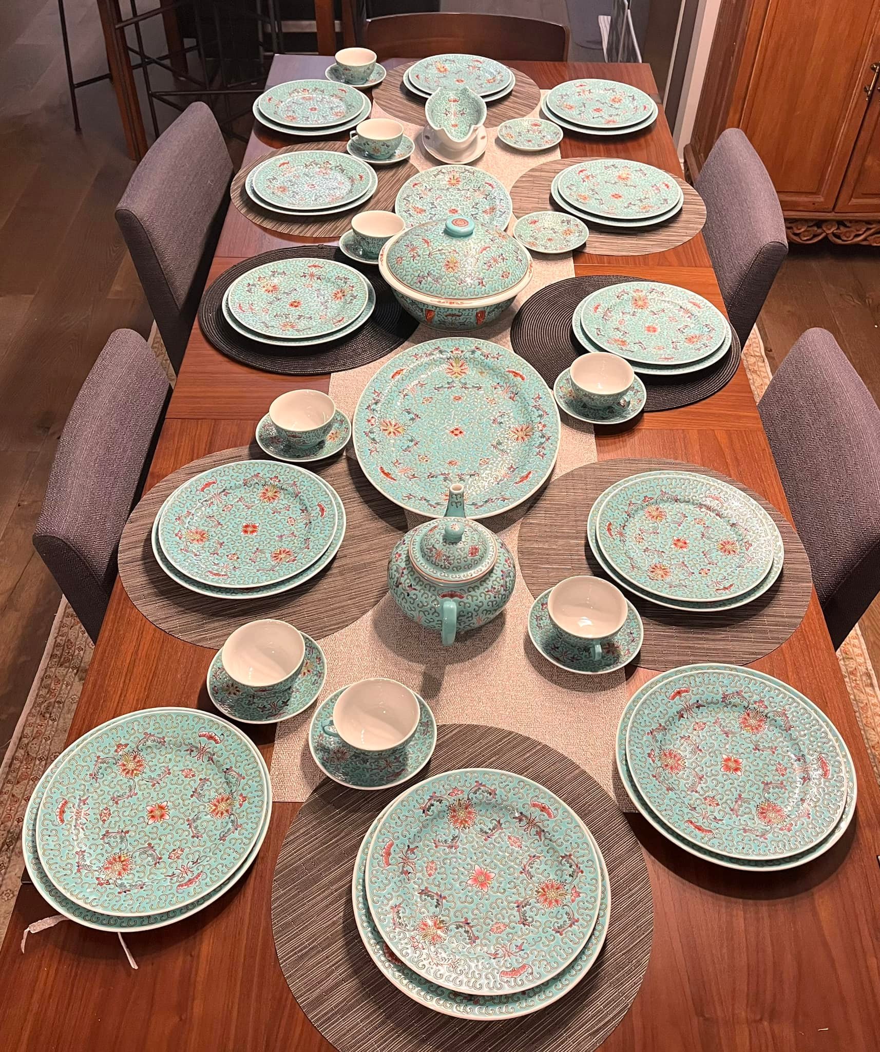 Vintage Chinese Dinnerware Set for Sale - Turquoise Mun Shou  display picture 1