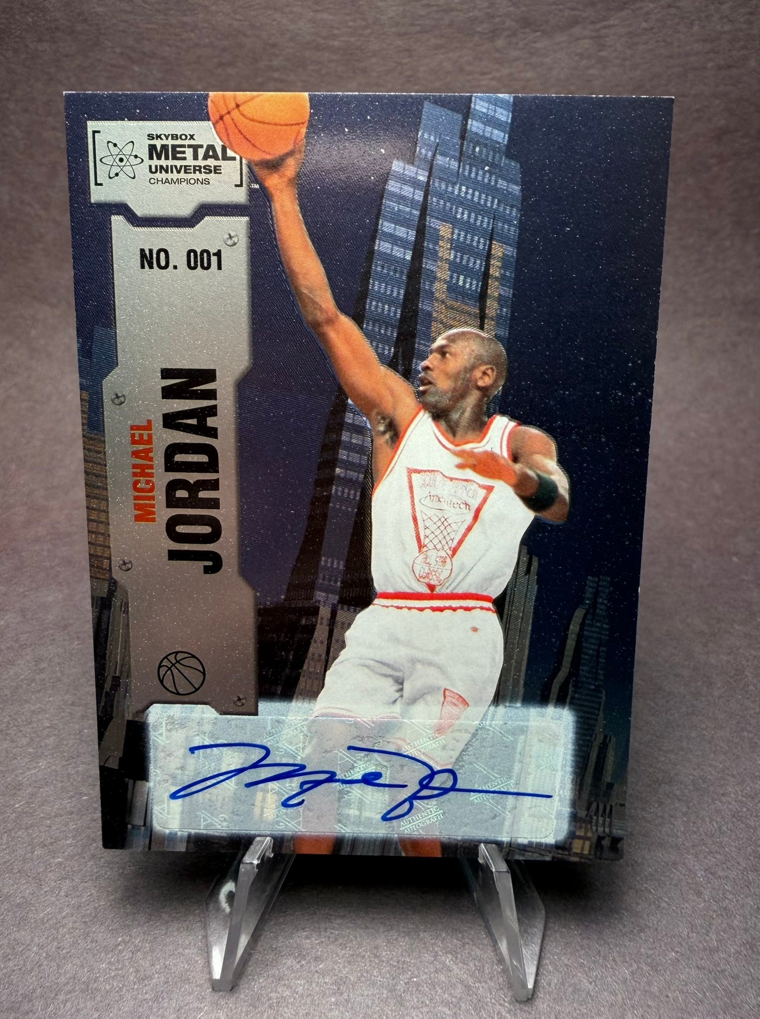 Hitting a Jordan auto from 2022 Metal Universe pack