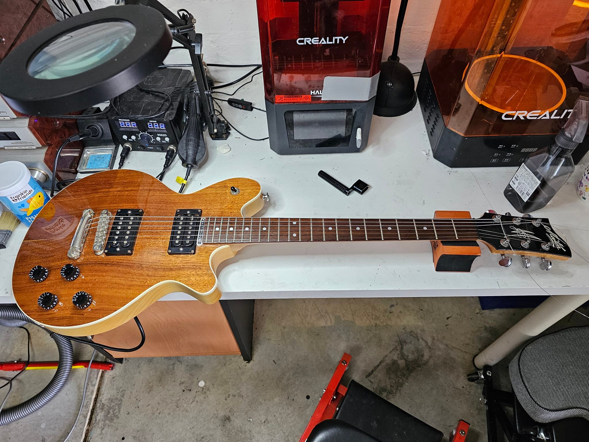 How to date a Maton guitar?