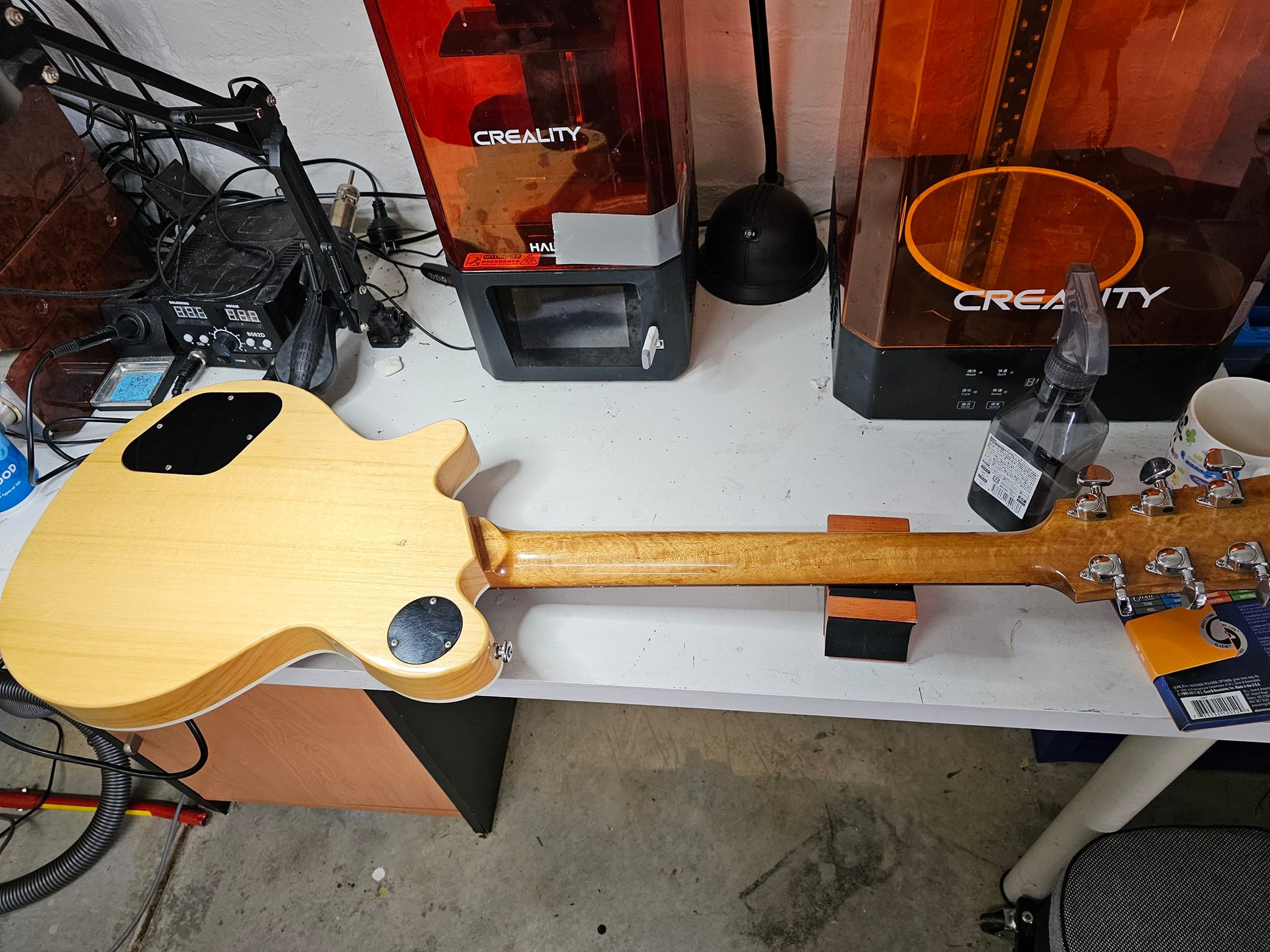 How to date a Maton guitar?