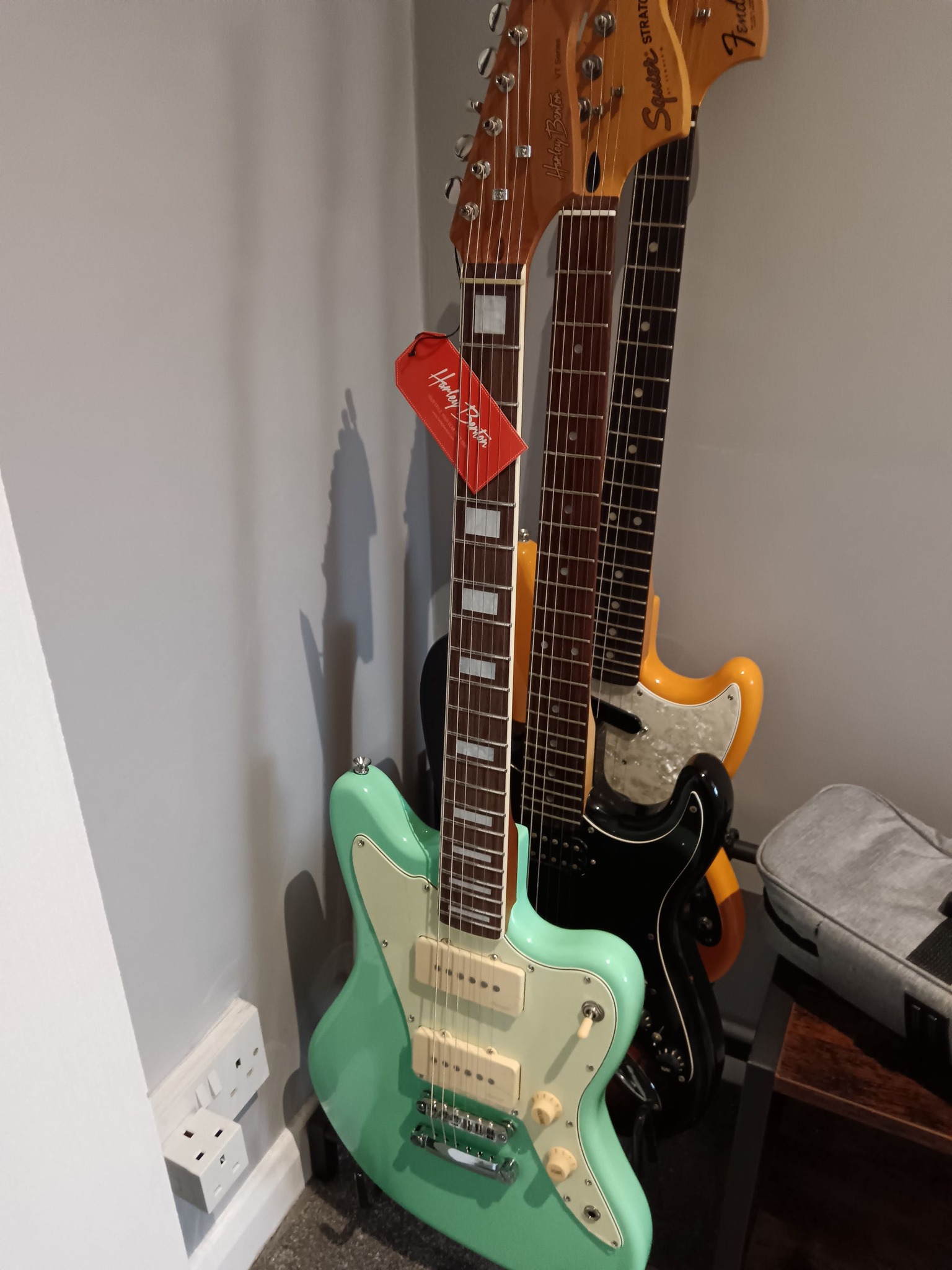 Hi Harley Benton Fans – for Christmas i got a new Harley Benton