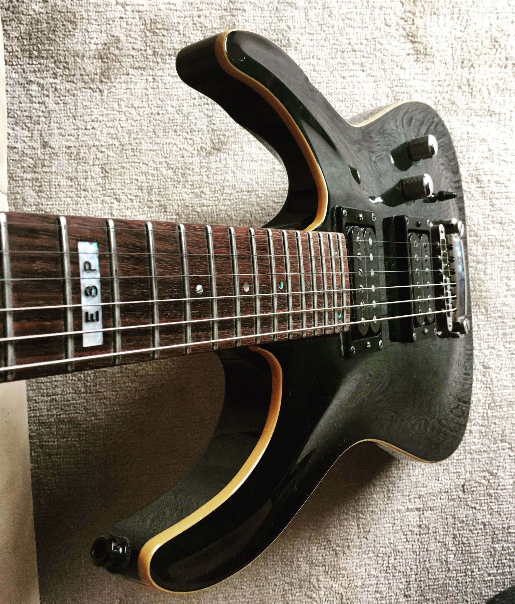 What are the specs of a Japanese custom horizon guitar?