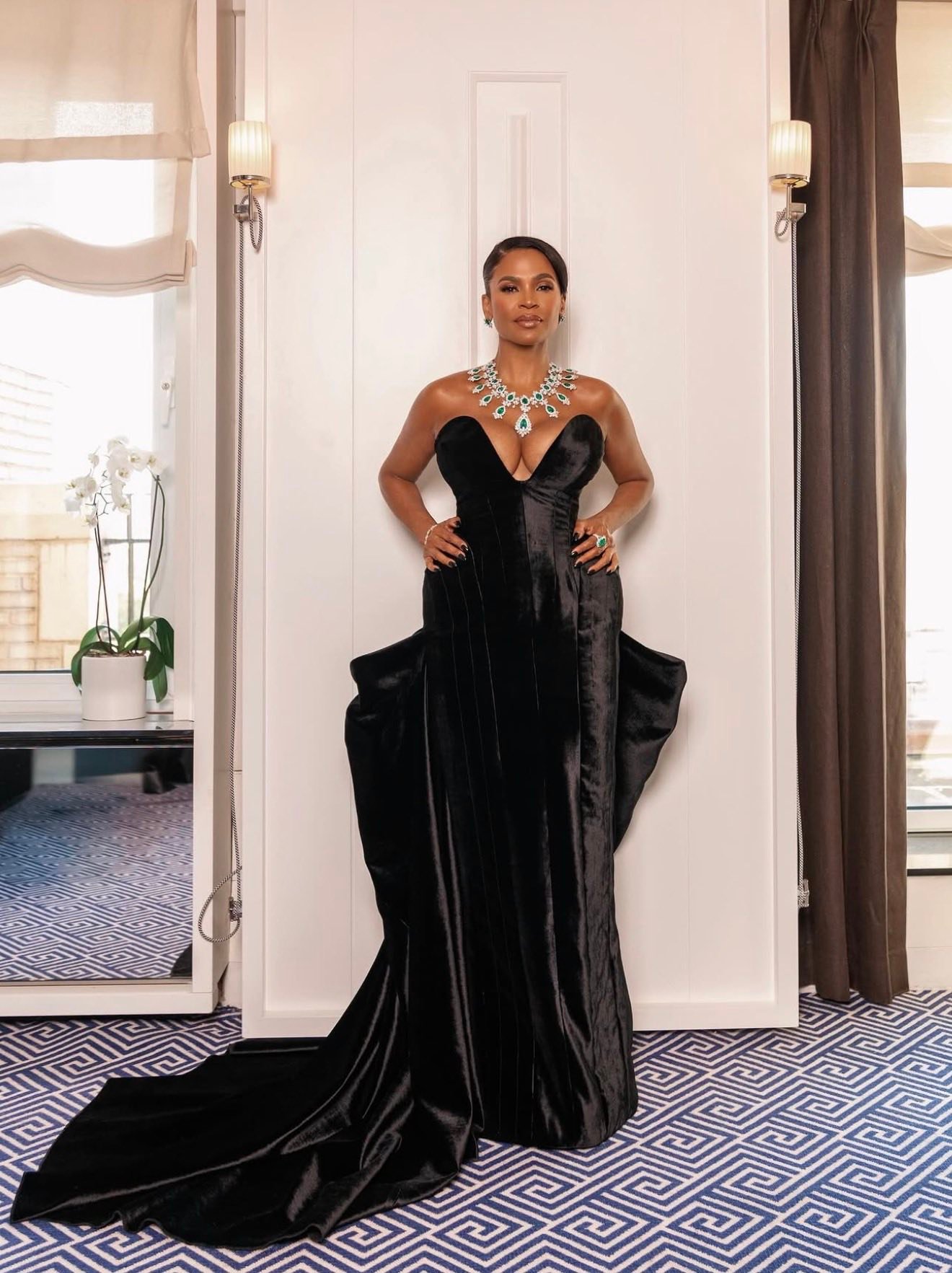 laquan smith black dress Nia Long wore this gorgeous customed gown and while I aboslutely love it, it's also very safe and would be more suited for the Emmys or Oscars length gown combines lustrous bow decor Faviana A-Line Plus Size Color:EGGPLANT