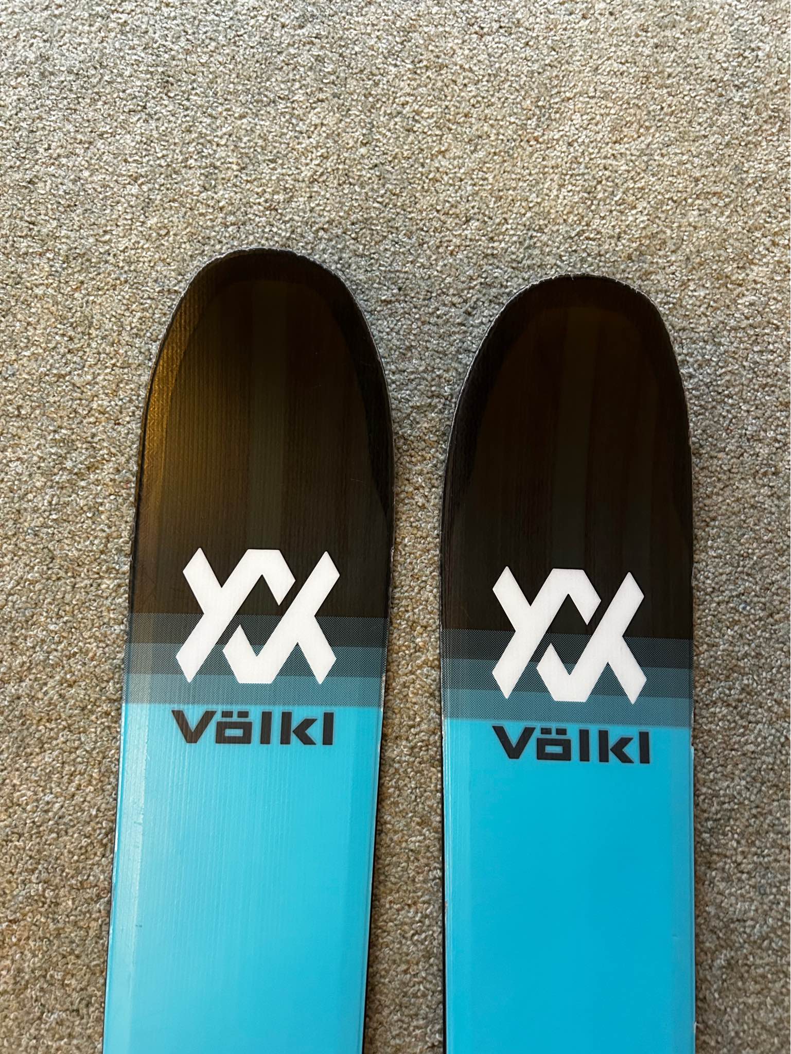 Volkl revolt 86 164cm. Marker griffon 13s mounted to a 22.5 boot