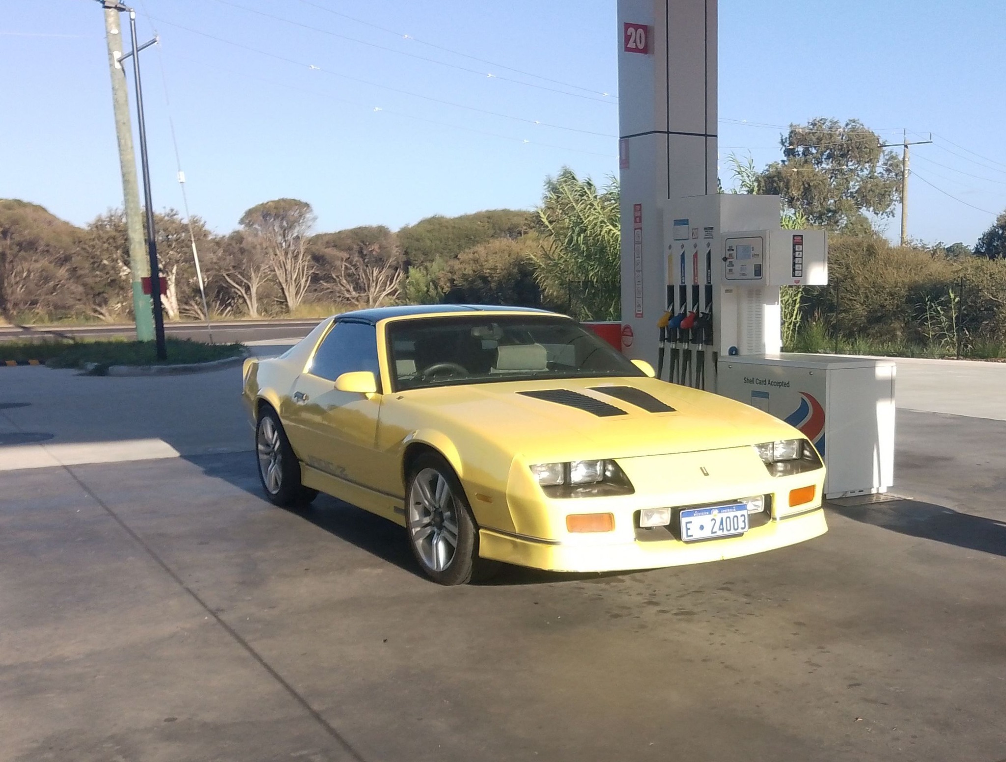 とみー How much does it cost to fill up a Camaro?