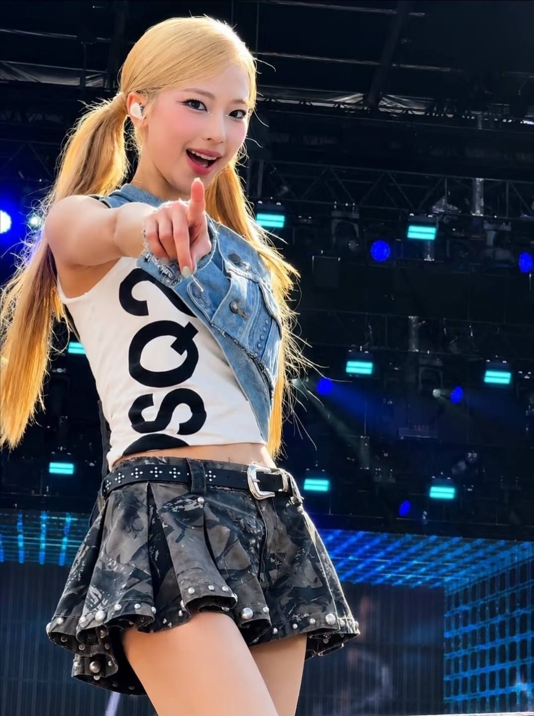 Ruka on stage COs C DA/2 C srpinkz K @OZOBZO @ ח