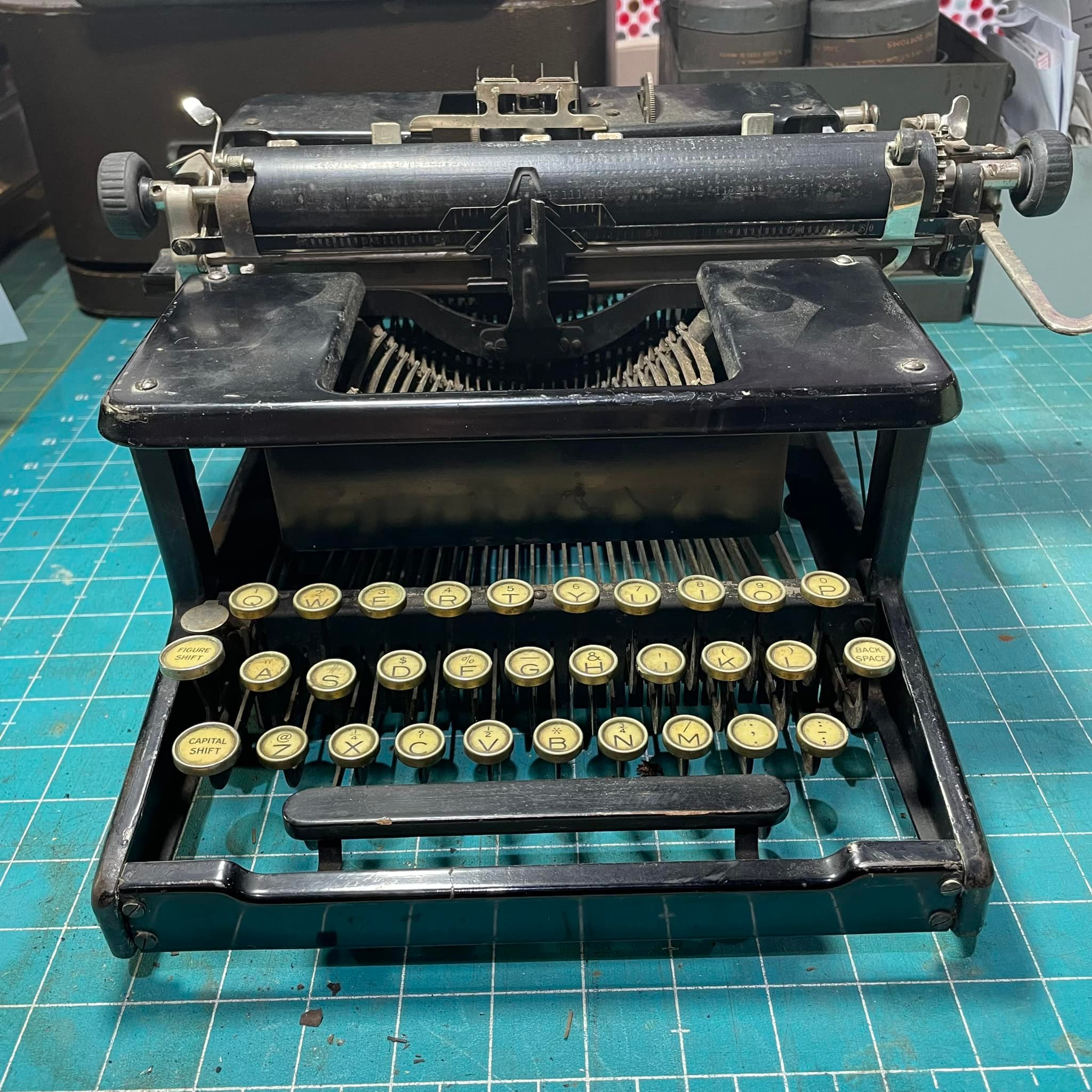 What is the history of the Triumph Gabriele 12 typewriter?