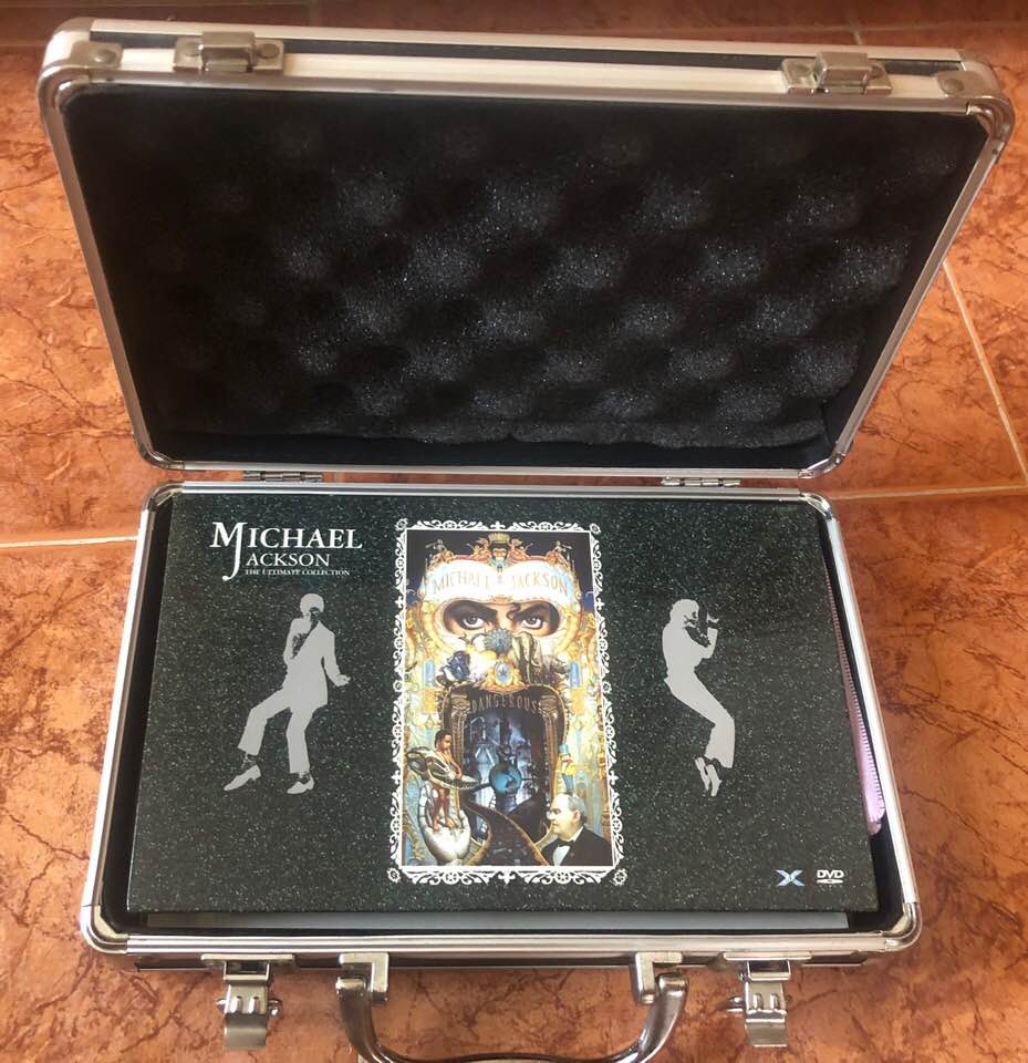 Have y'all seen Carla Kalle Collection of Michael Jackson CD's?😳🤯