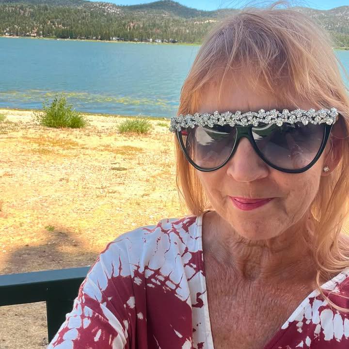 Happy Thursday! I hope all of you are having an incredibly blessed day ...