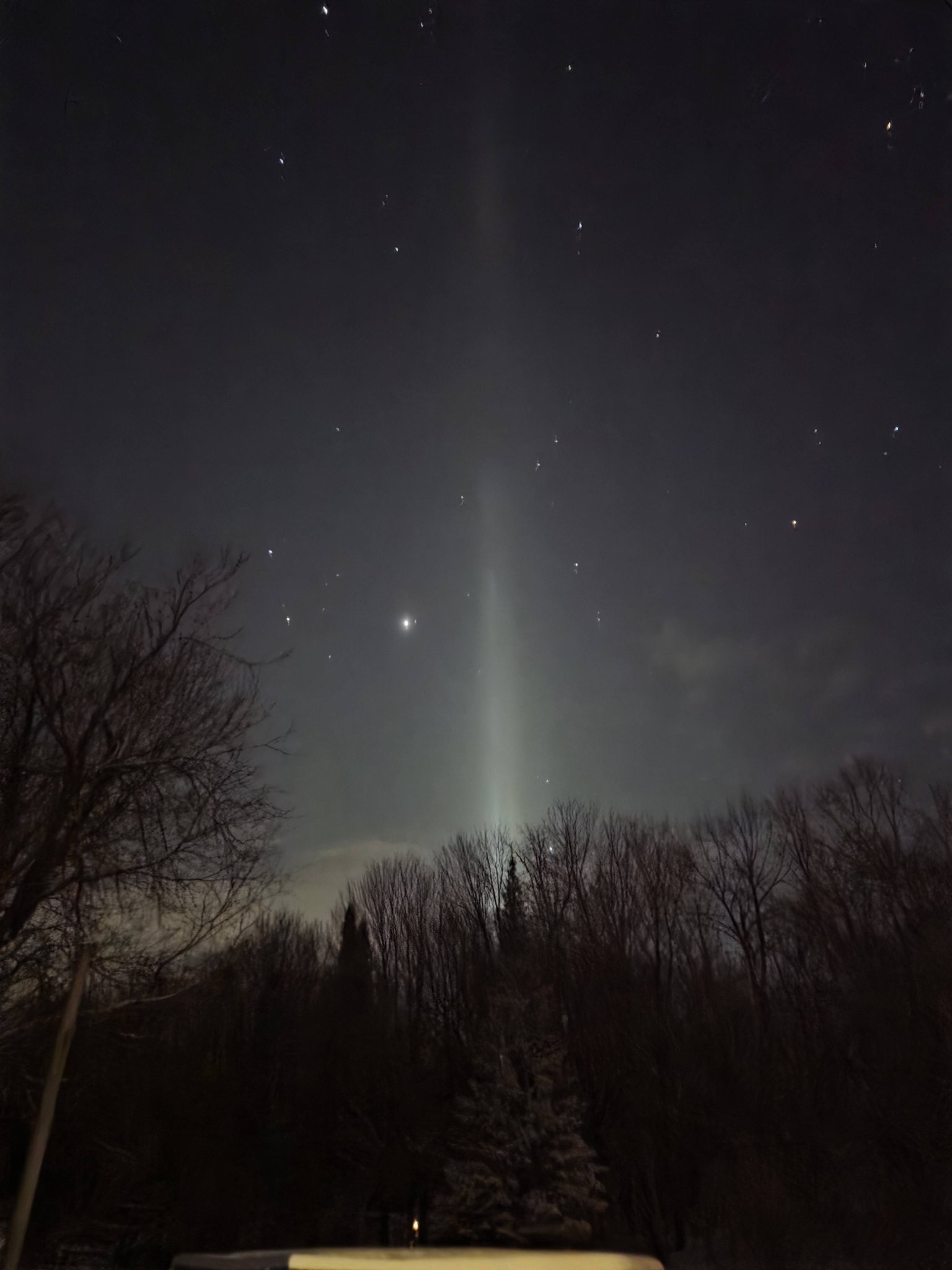 Does anyone southeast of Embrun see this in the sky right now? | Facebook