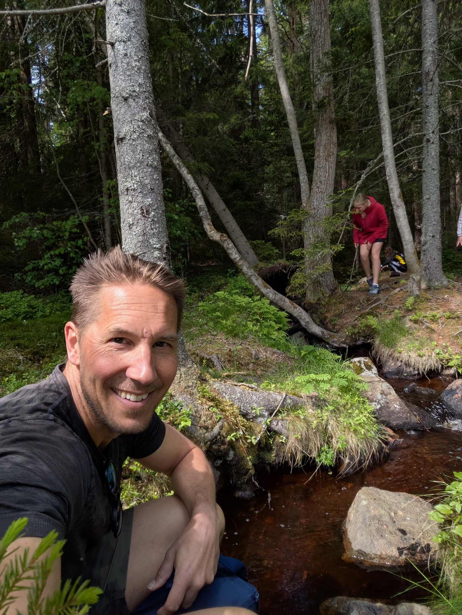 Kroppsarbete på tomten och första guldfyndet 💛! Tack naturen 💚! # ...