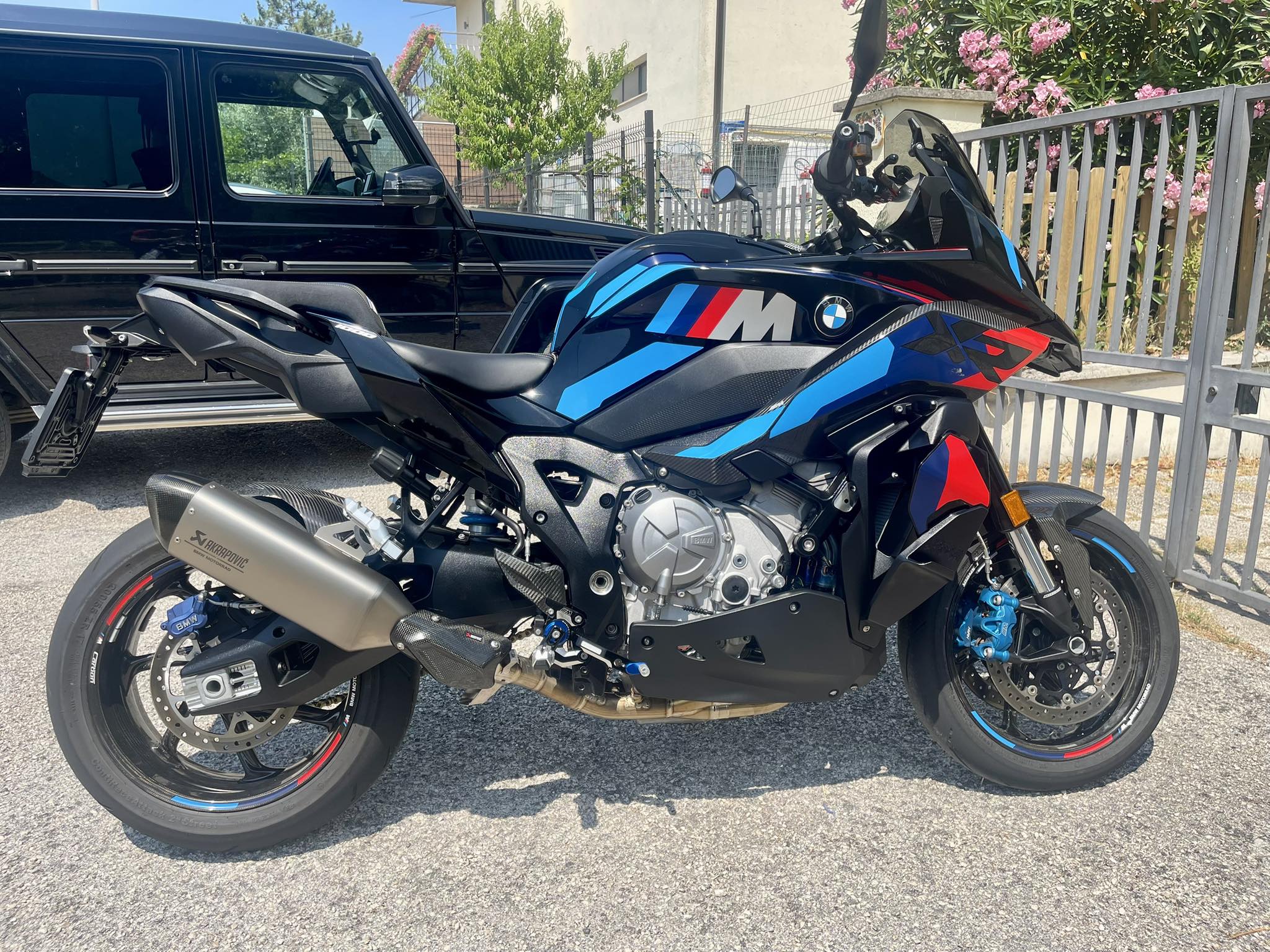 Titanium hardware kits for BMW M1000R