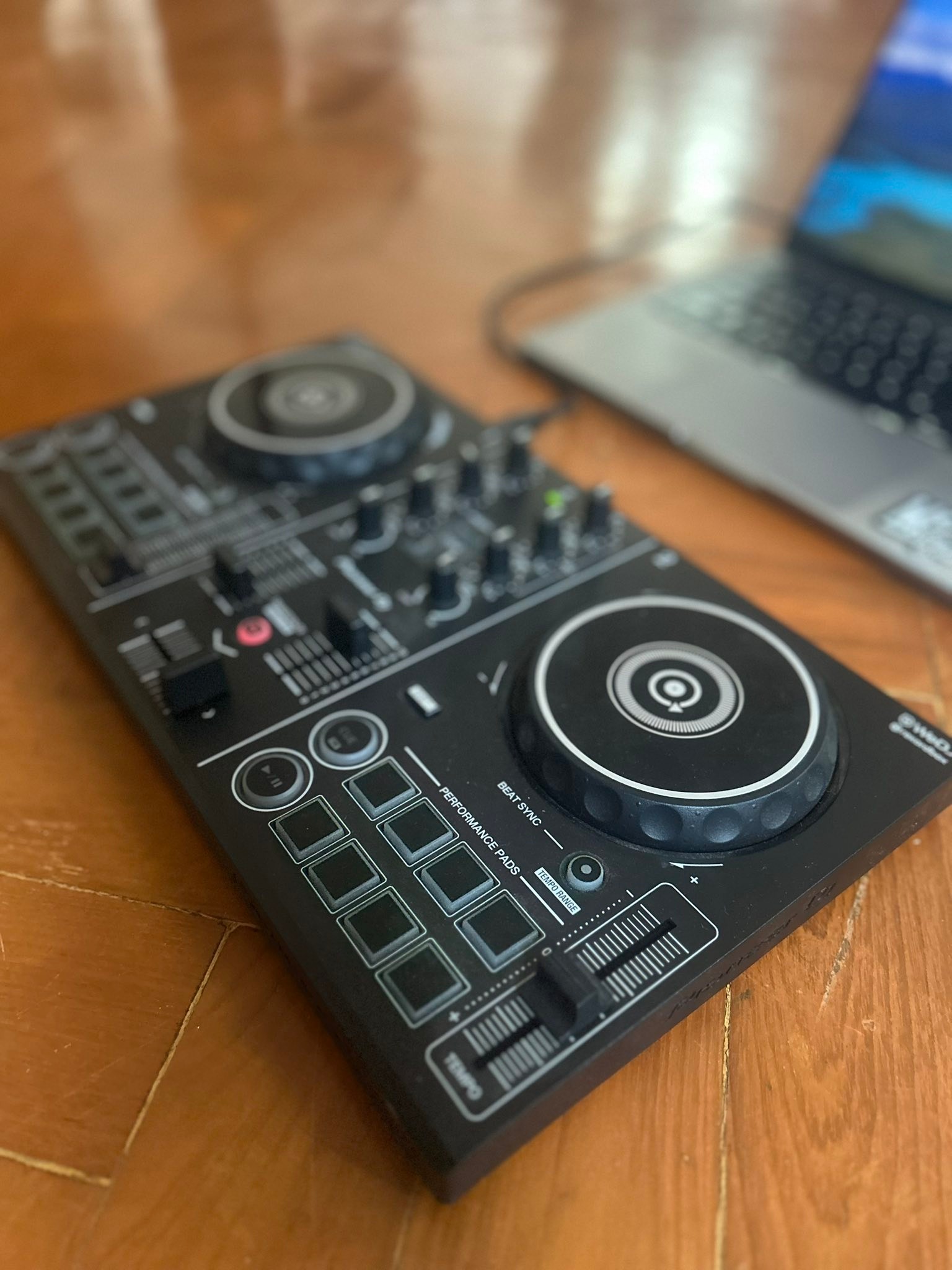 Pioneer DDJ-200 DJ Controller for sale. Second hand but in very