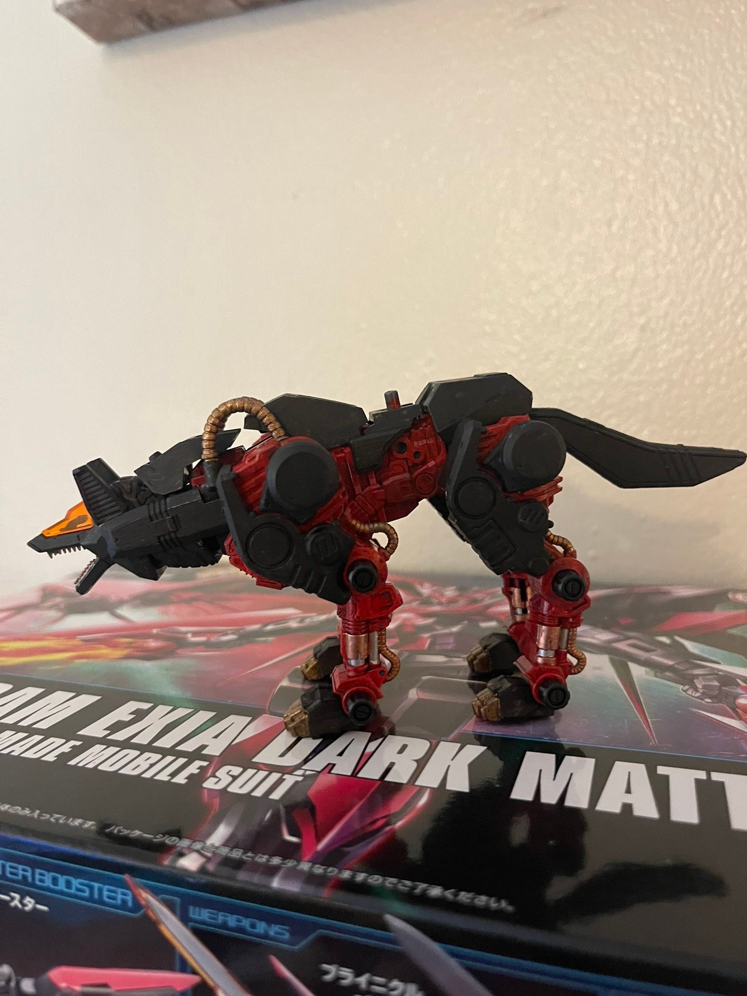 Assembling and customizing a zoid model