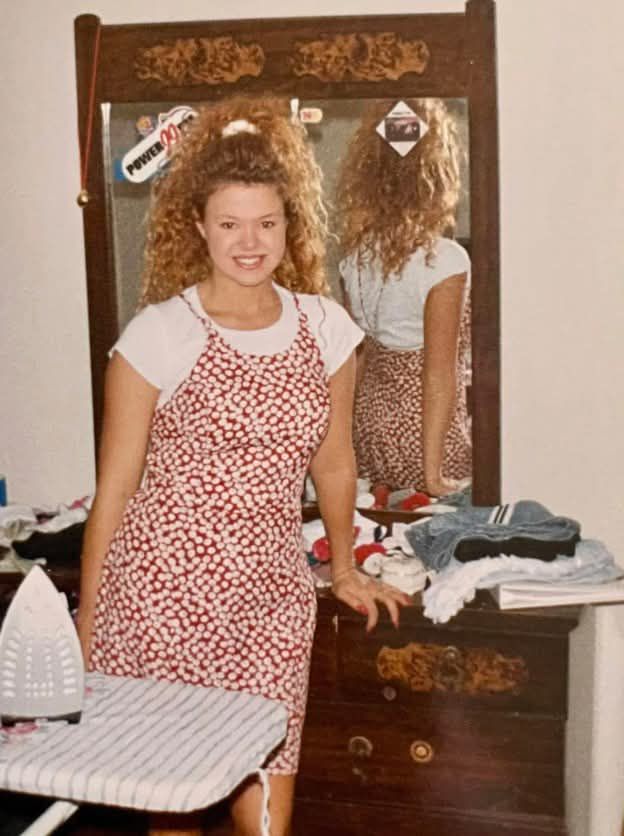 90s Dresses With Shirt Underneath: Styling Tips and Outfit Ideas