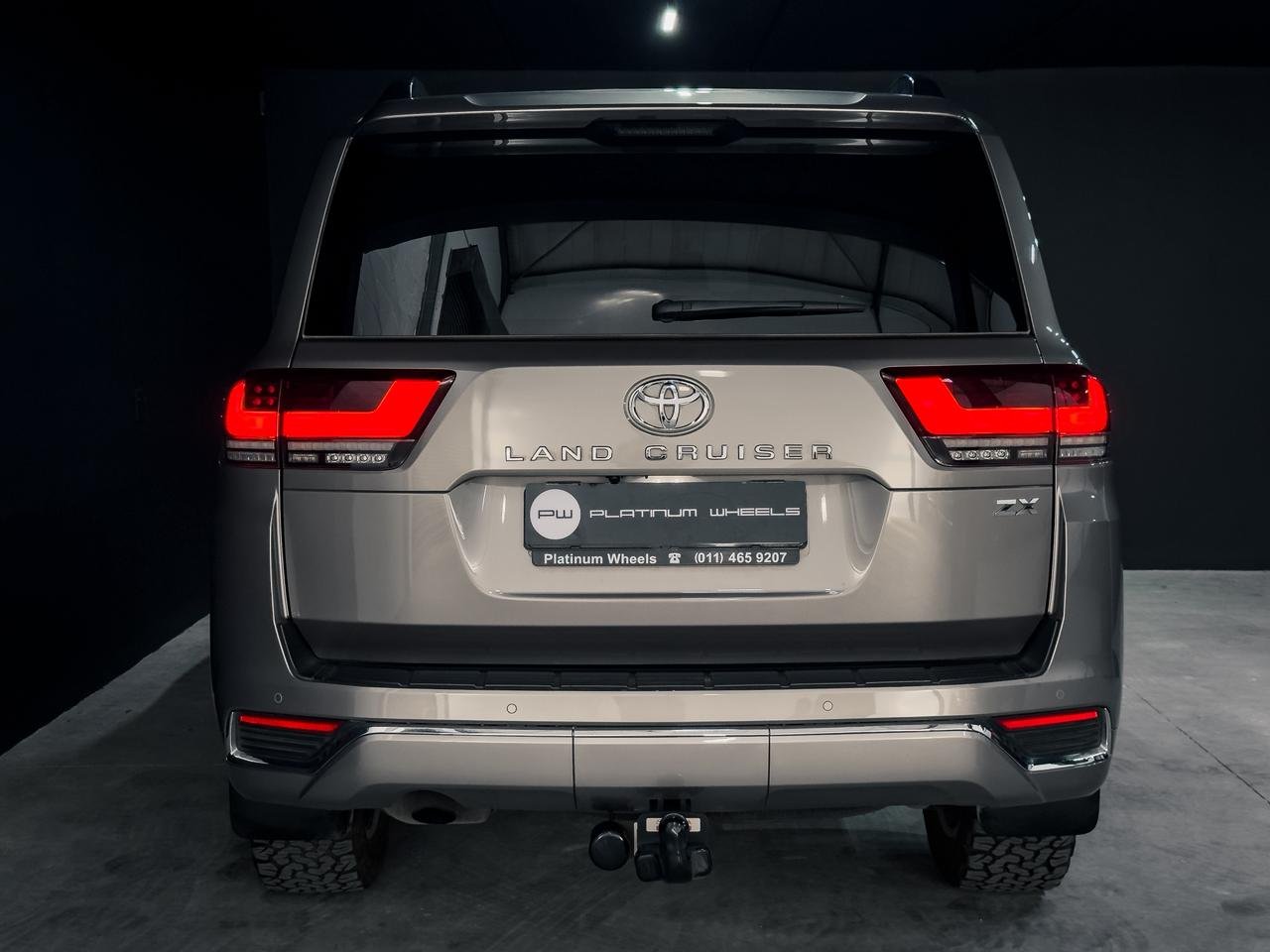 TOYOTA LAND CRUISER PRADO 250 - 2024 White Exterior | Black