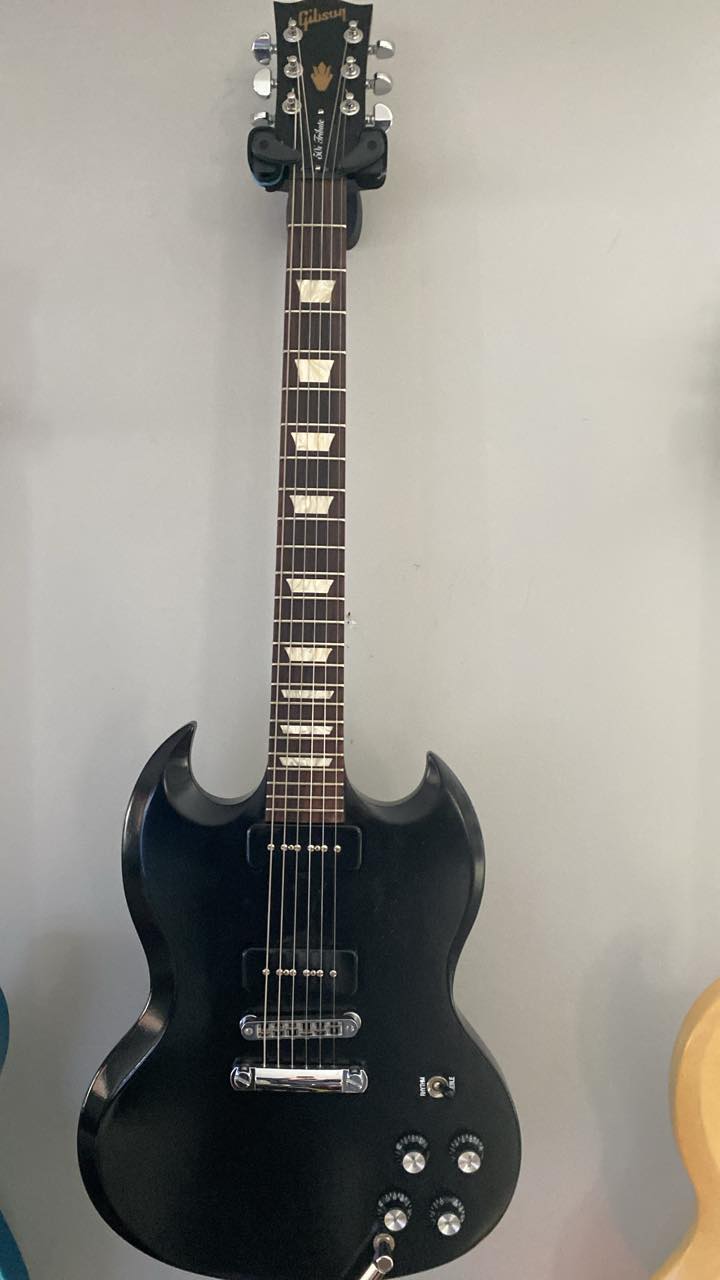 Adding a pickguard to a 50s tribute Gibson SG