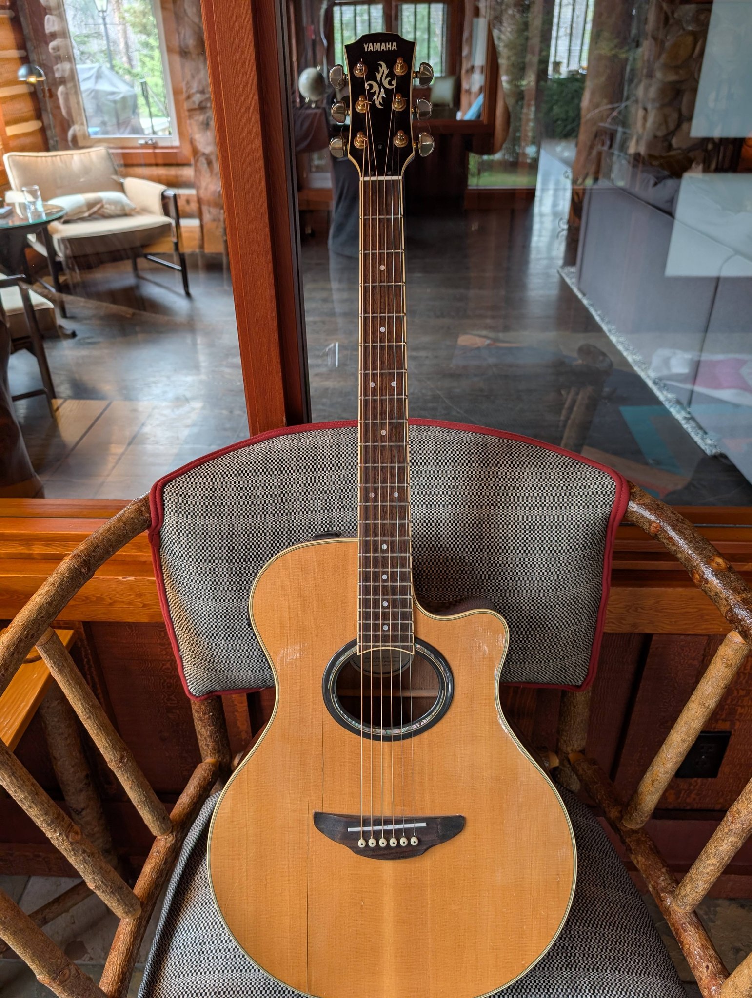 Yamaha APX-7A guitar review