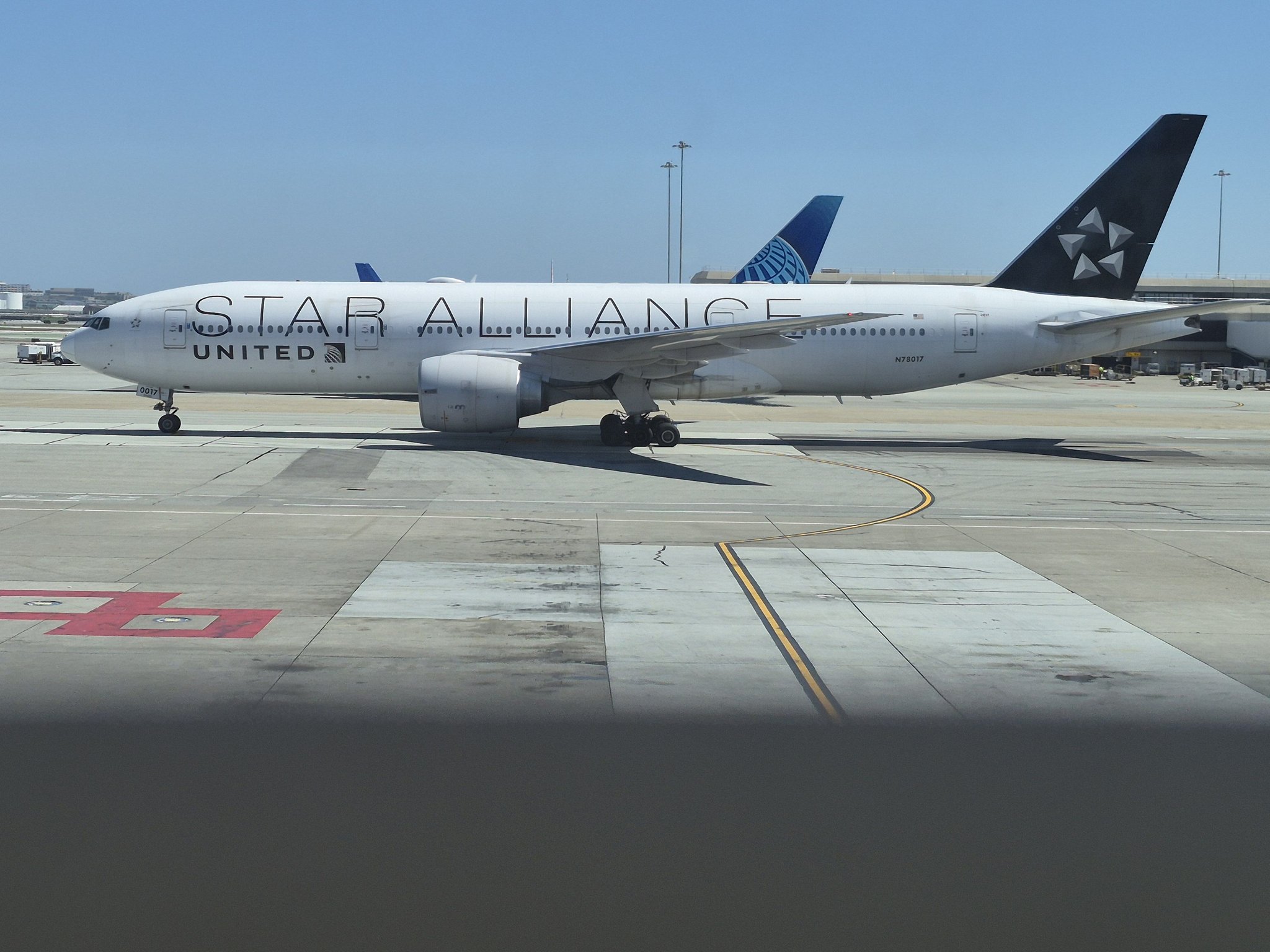 United Boeing 777 in Star Alliance livery spotted