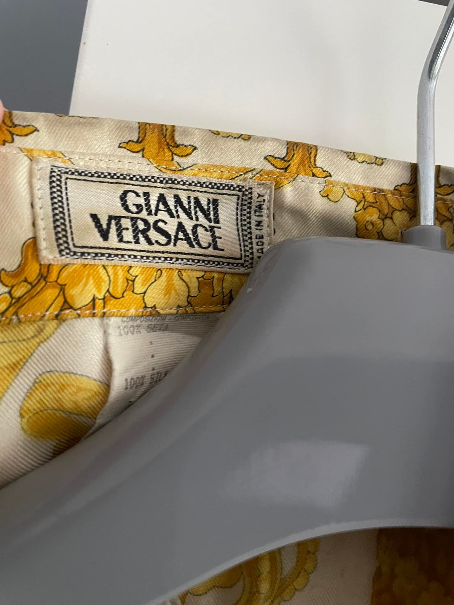 Hi ! I am looking to sell this Gianni Versace Barroque Gilet size 