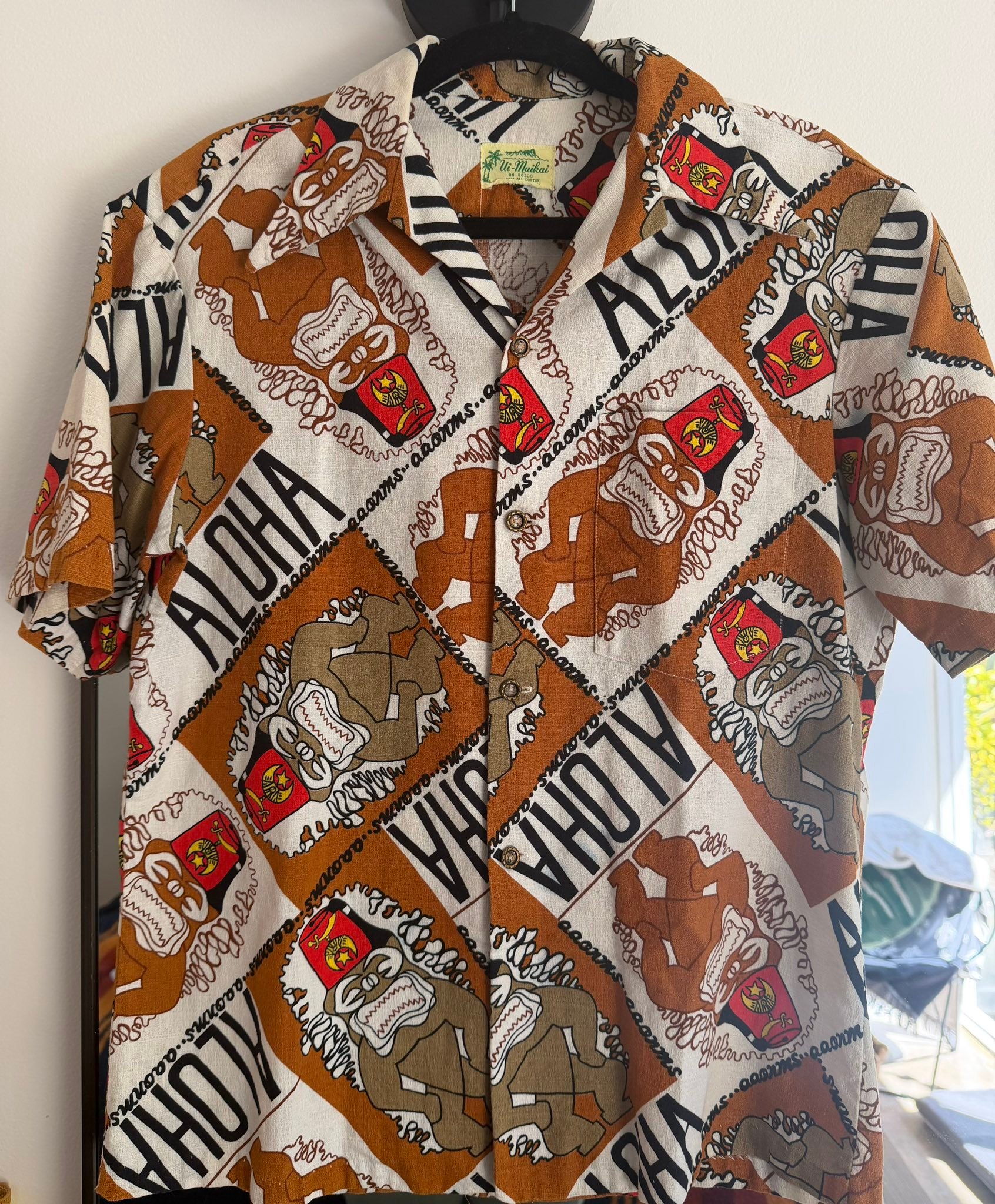 I received my vintage 40s/50s Bing Crosby Aloha shirt today