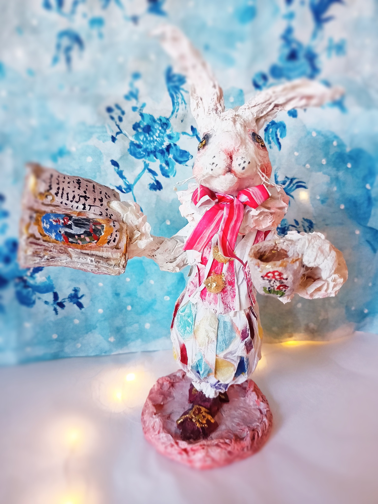Happy May everyone. Paper mache technique. What I used: wire and  display picture 1