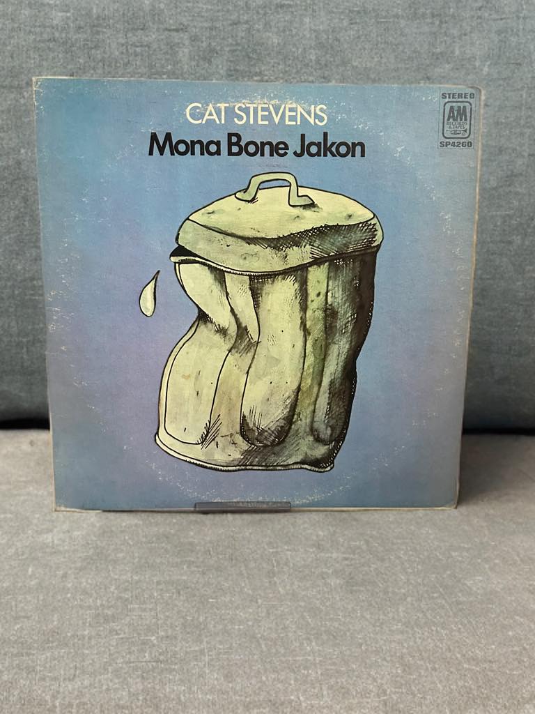 Listen to Mona Bone Jakon, the album that introduced the Cat